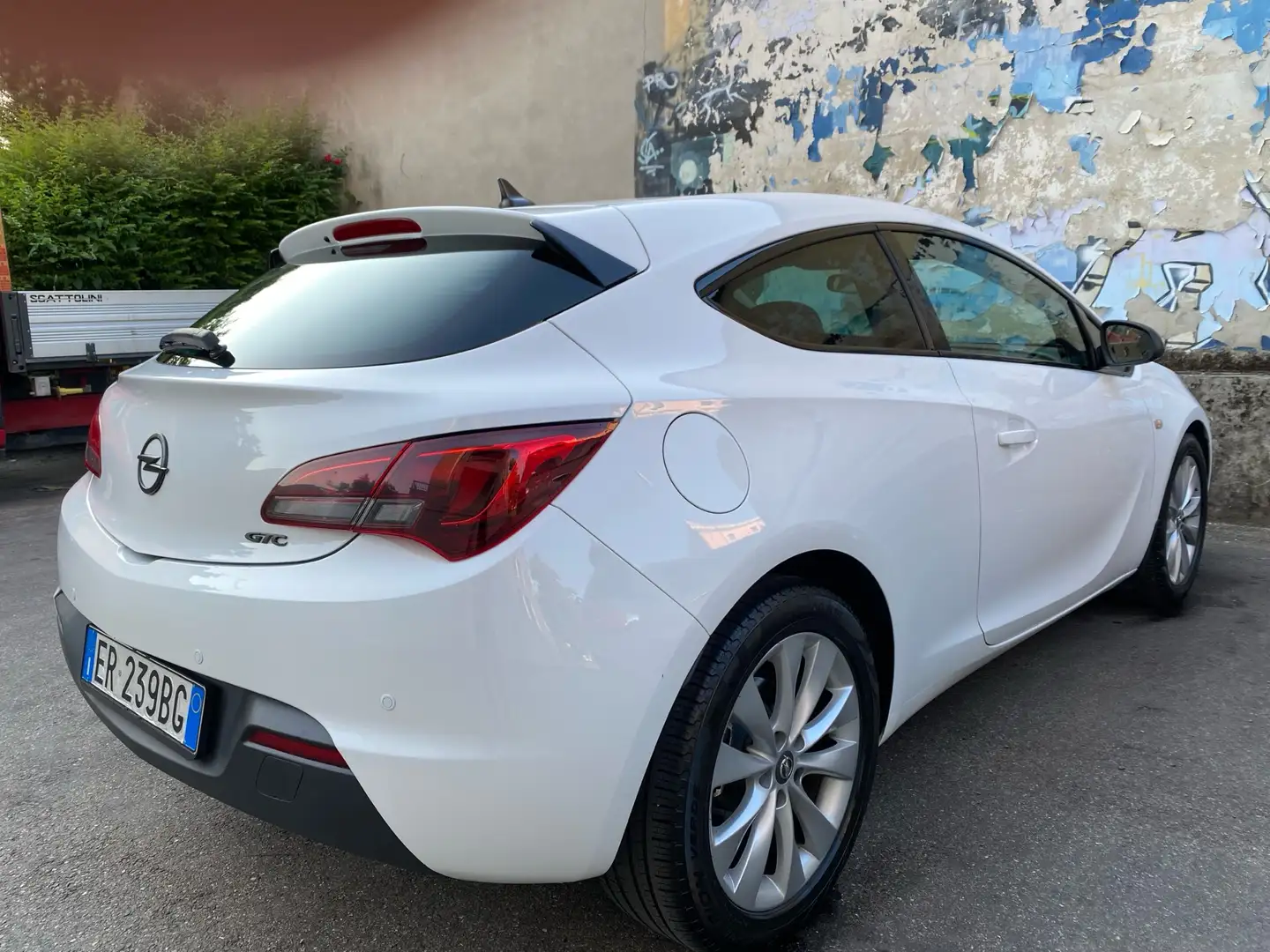Opel Astra GTC 1.7 cdti ecotec Cosmo s&s 110cv Bianco - 2