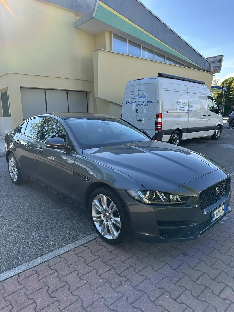 Jaguar XE 2.0d i4 Portfolio 180cv auto my19 - 1