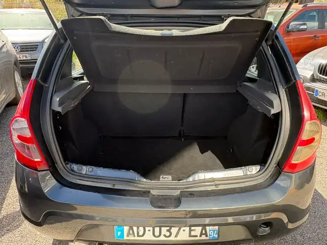 Dacia Sandero view 11