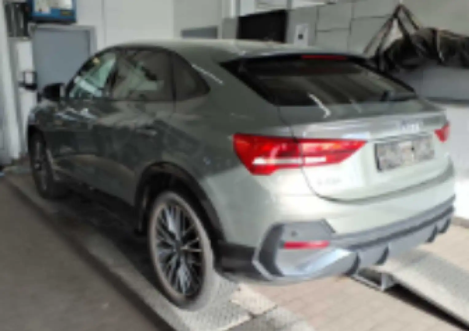 Audi Q3 45 TFSI e S-Tronic, AHK, ACC, Navi Grau - 2