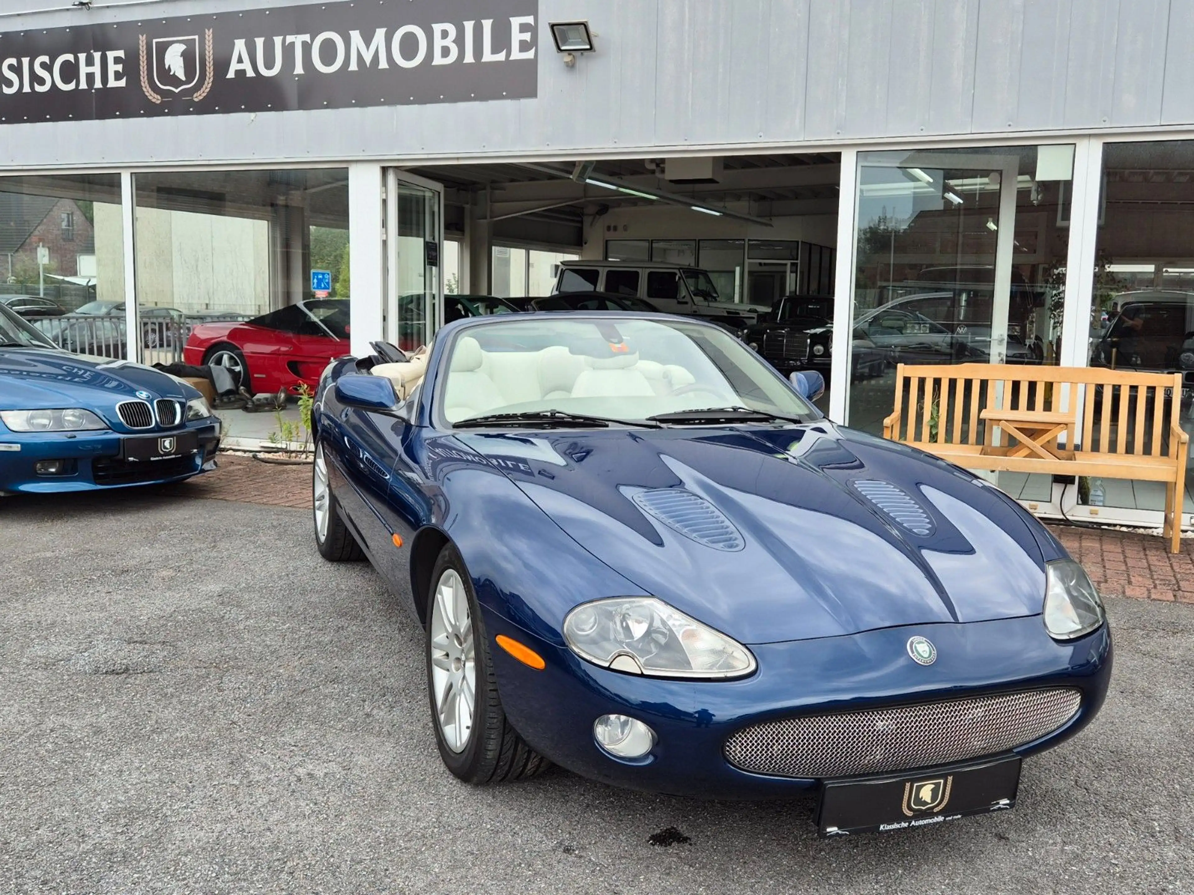 Jaguar XKR Cabrio/Facelift/Traum Farbgebung+Bestzustand — photo 14