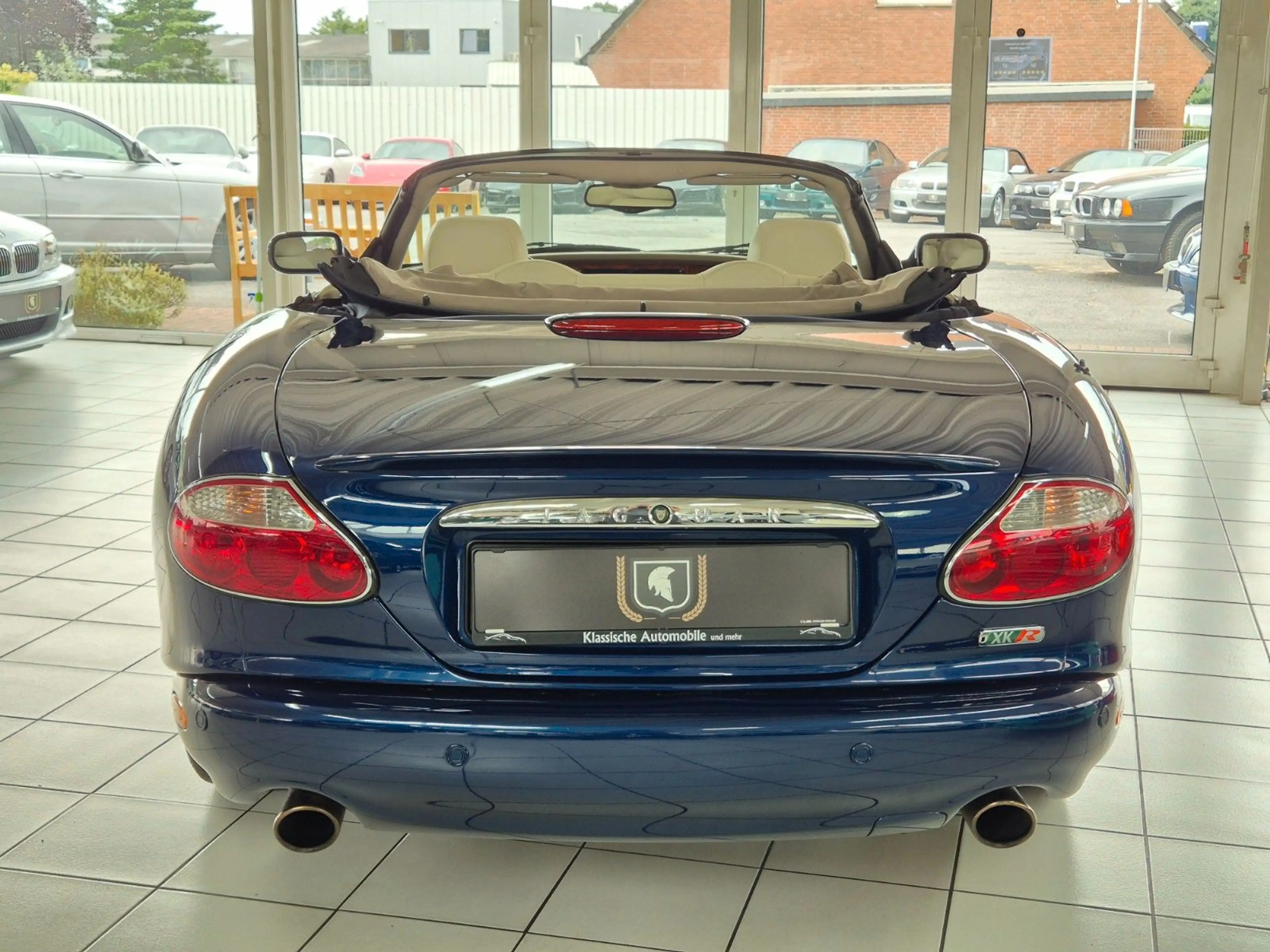 Jaguar XKR Cabrio/Facelift/Traum Farbgebung+Bestzustand — photo 7