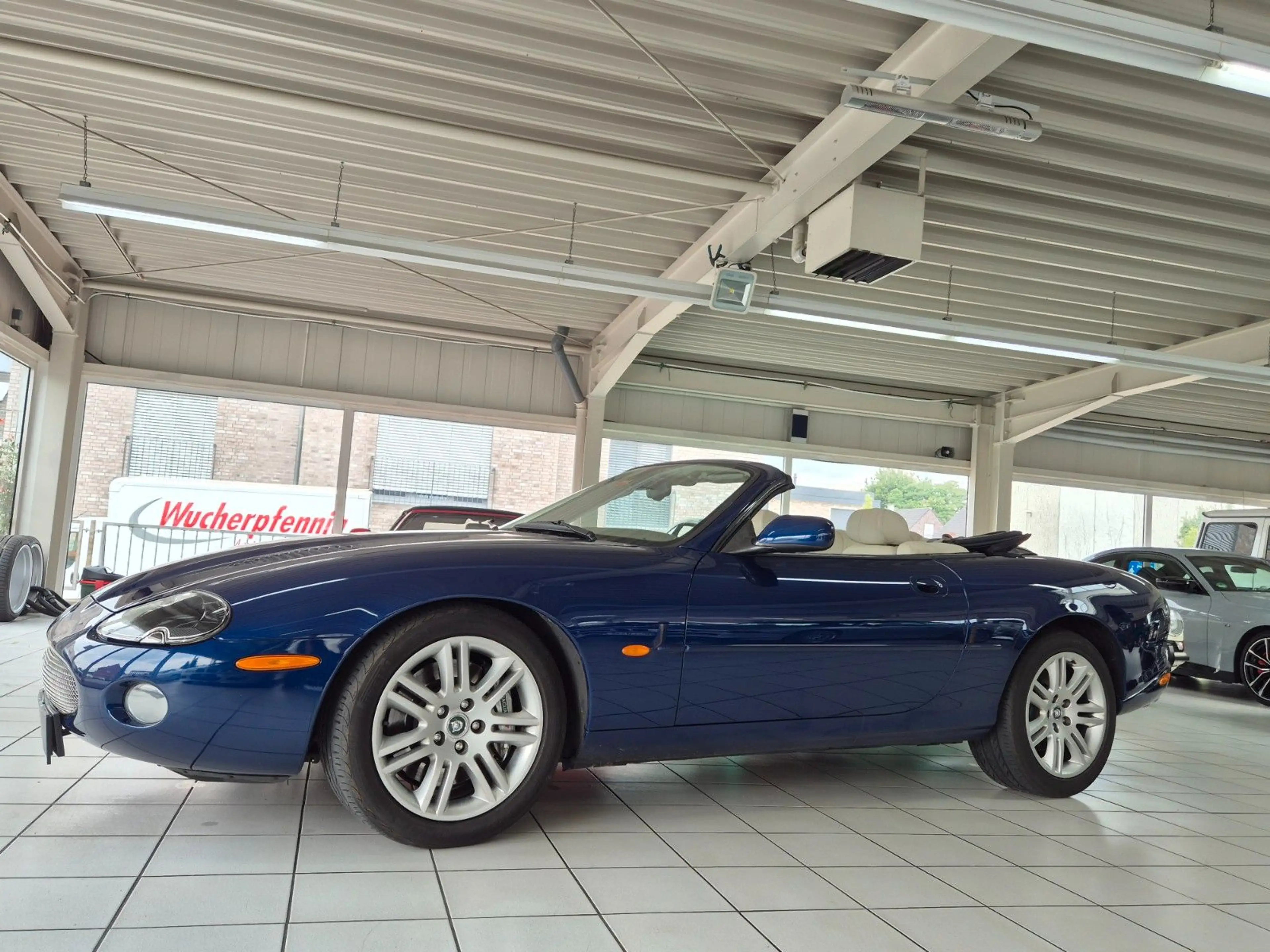 Jaguar XKR Cabrio/Facelift/Traum Farbgebung+Bestzustand — photo 5