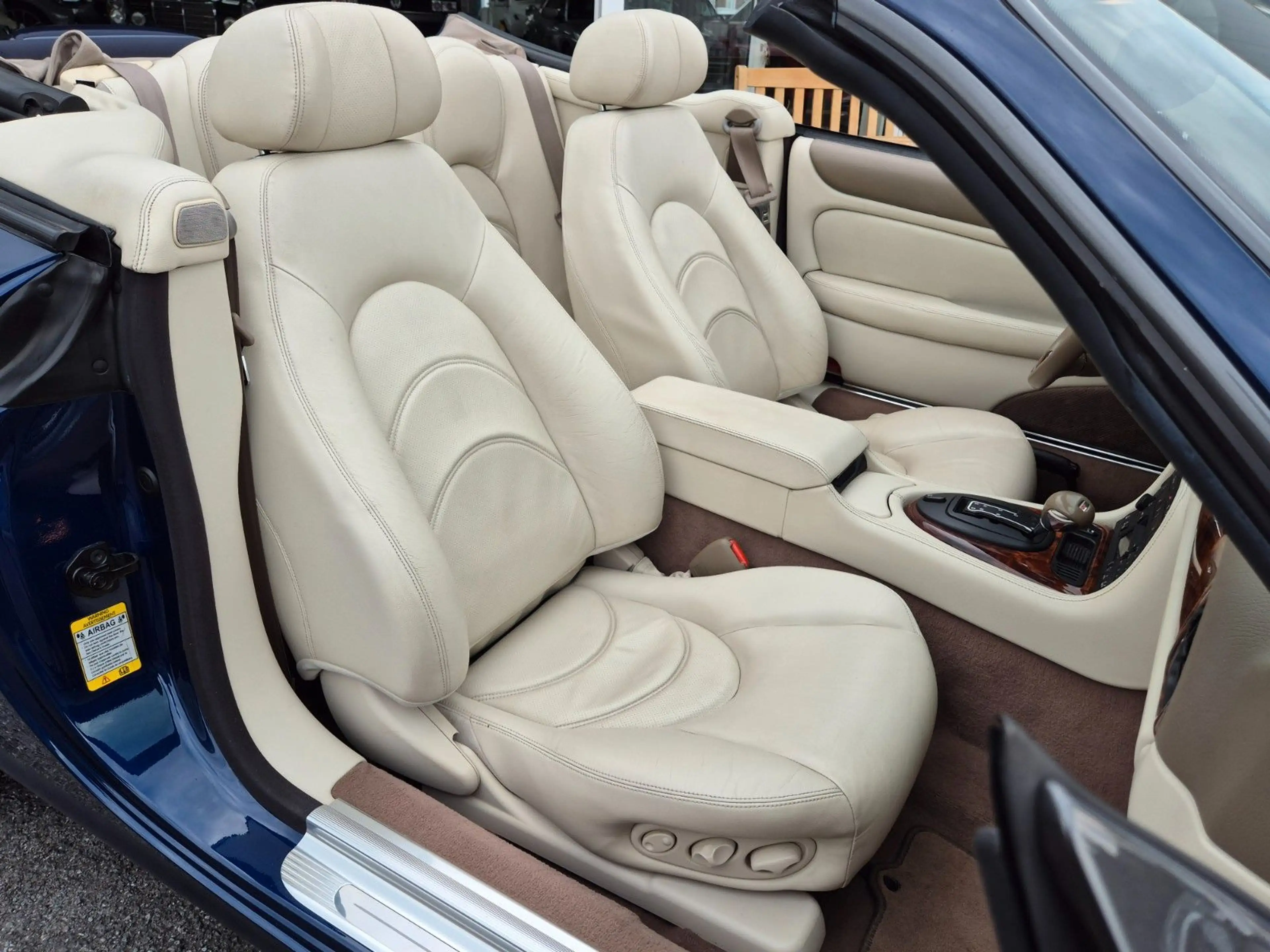 Jaguar XKR Cabrio/Facelift/Traum Farbgebung+Bestzustand — photo 12