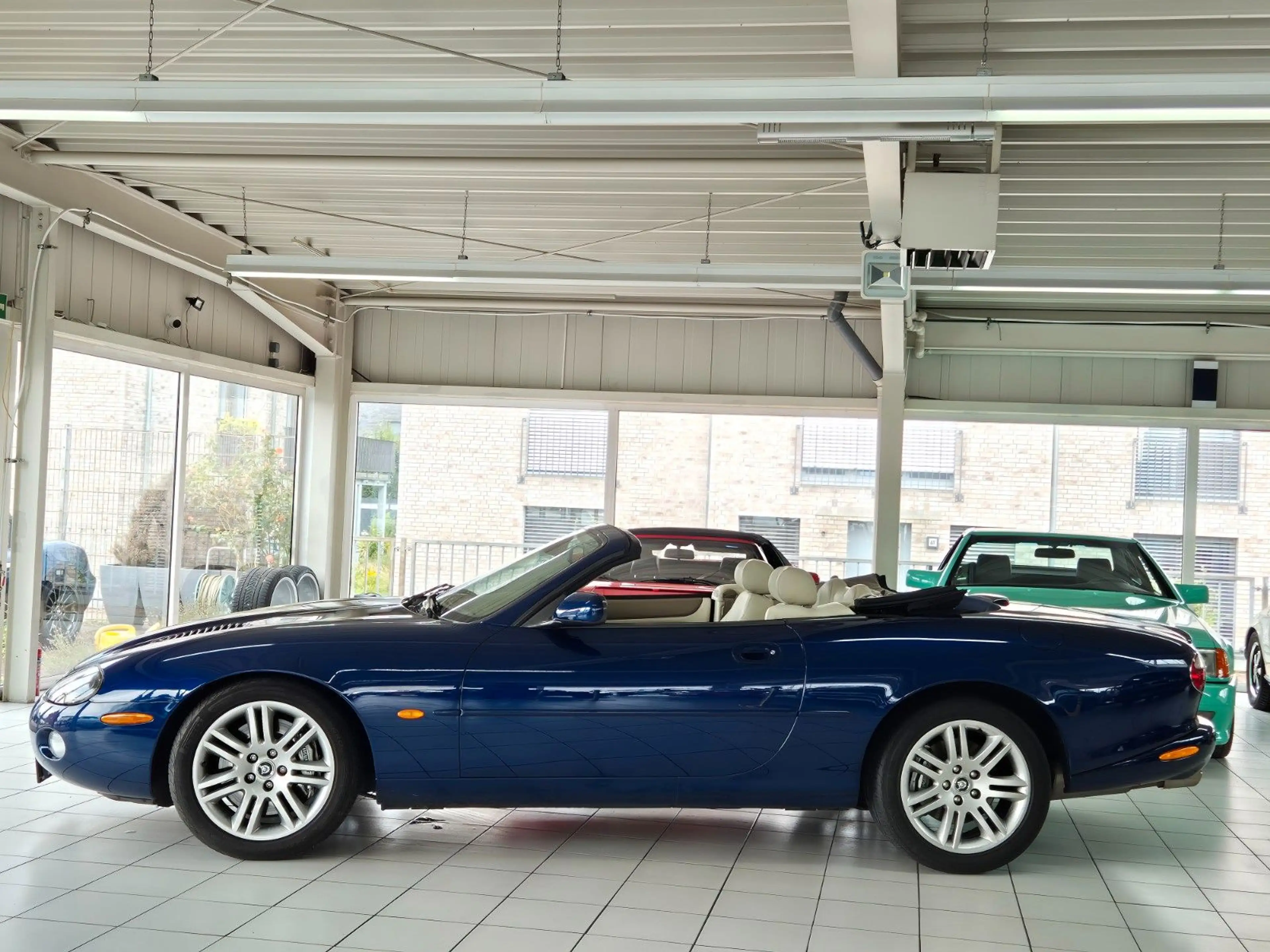 Jaguar XKR Cabrio/Facelift/Traum Farbgebung+Bestzustand — photo 6