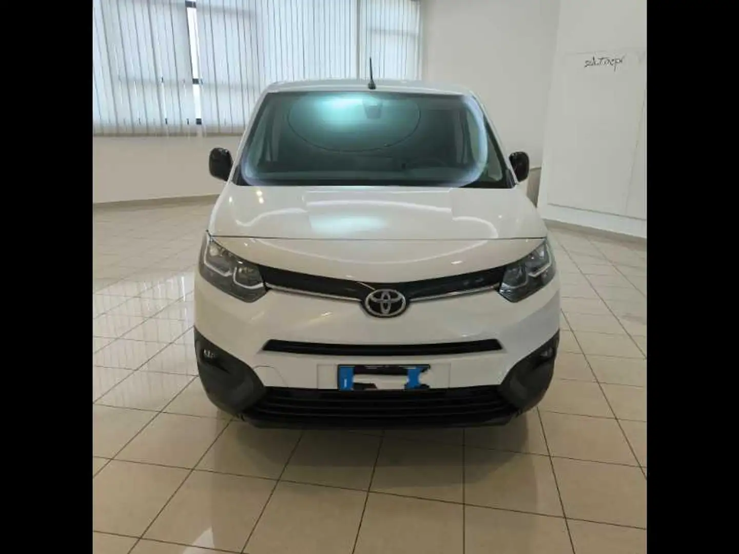 Toyota Proace 1.5D 100cv S&S mt6 L1 D Lounge IVA ESCLUSA Bianco - 2