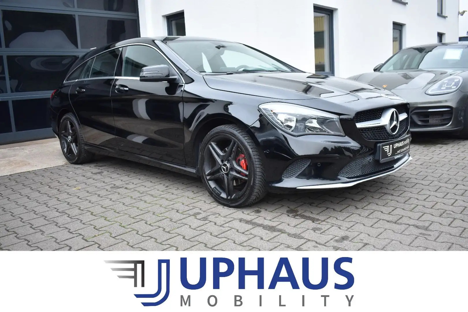 Mercedes-Benz CLA 180 *Navi*Sportsitze*Anhängerk Schwarz - 1