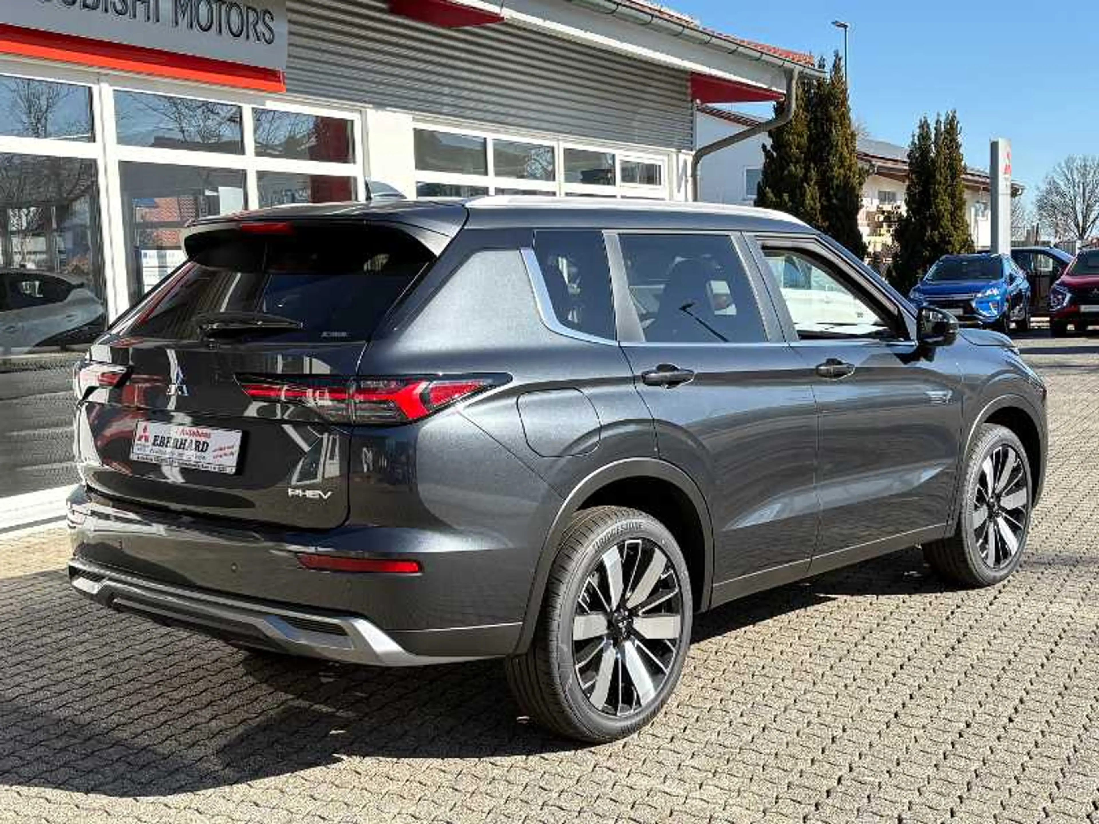 Mitsubishi Outlander 2.4L PHEV Intro Edition — photo 4
