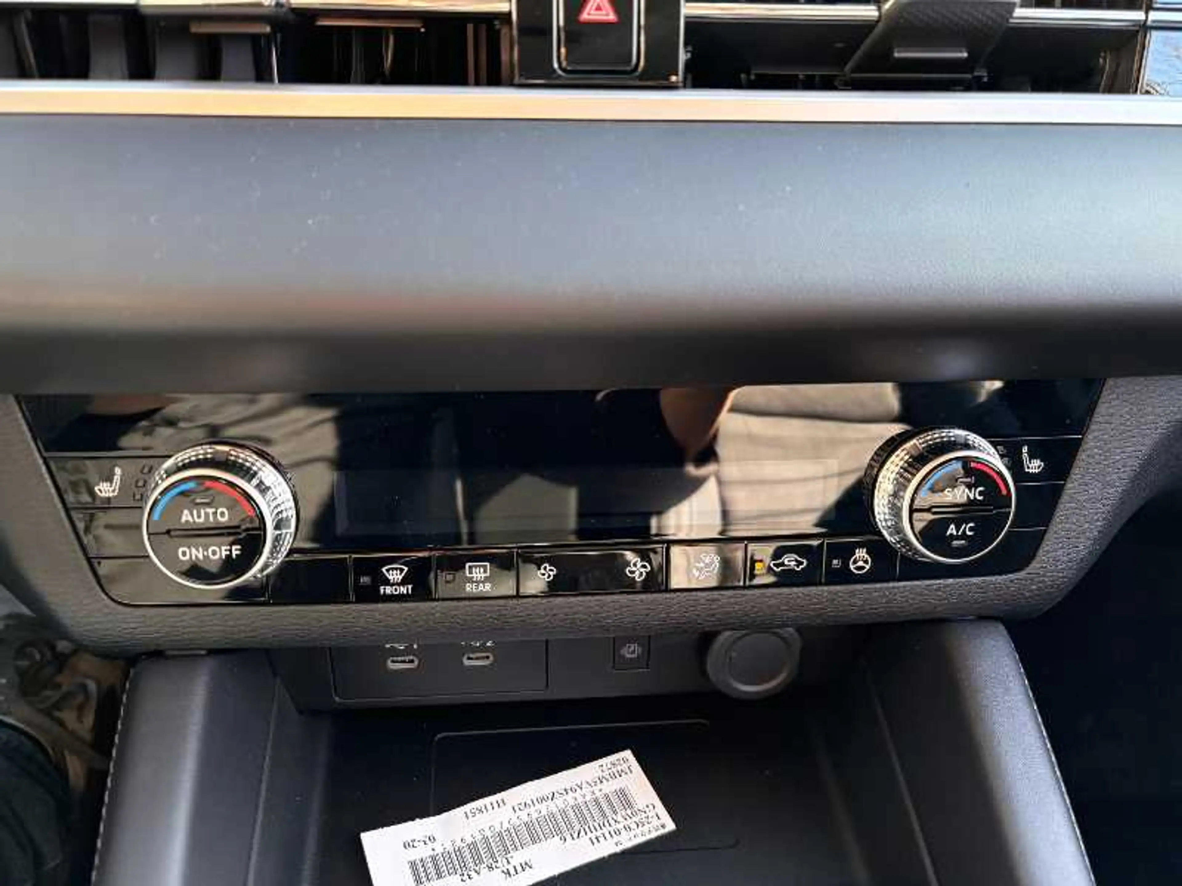 Mitsubishi Outlander 2.4L PHEV Intro Edition — photo 12