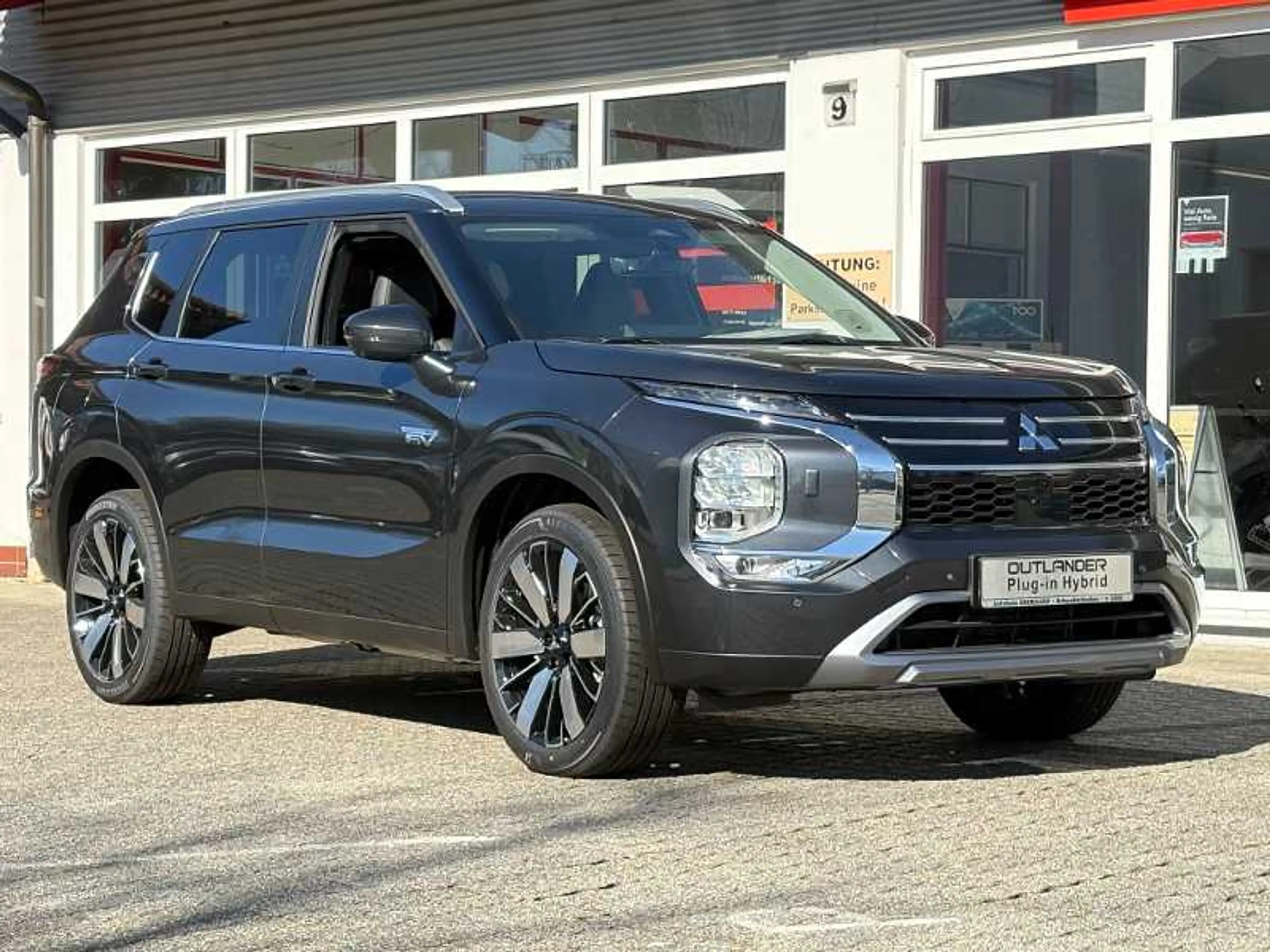 Mitsubishi Outlander 2.4L PHEV Intro Edition — photo 2