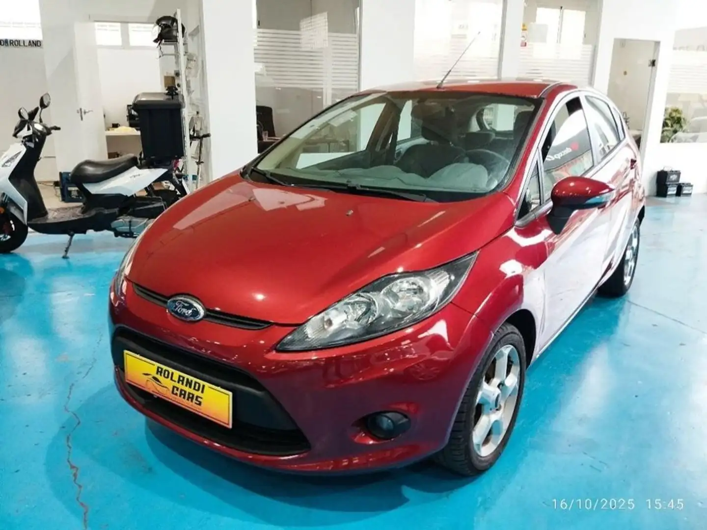 Ford Fiesta 1.4 Titanium Burdeos - 2