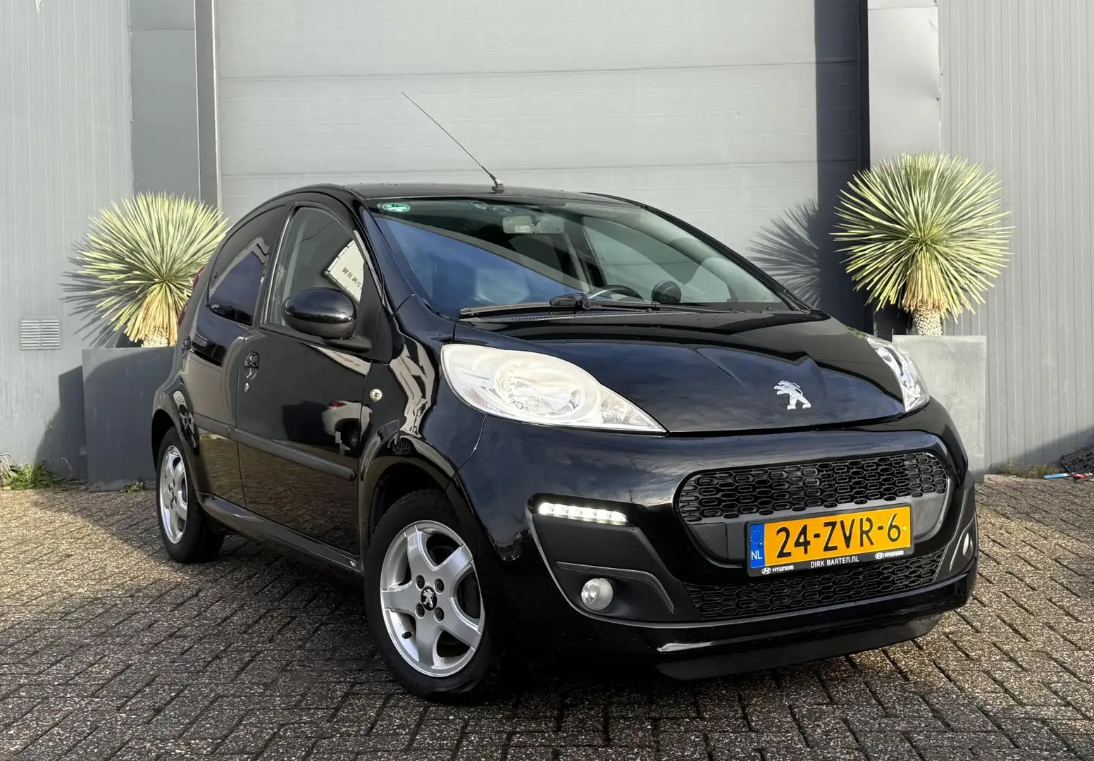Peugeot 107 1.0 Black & Silver Airco/5Deurs/NAP Negru - 1