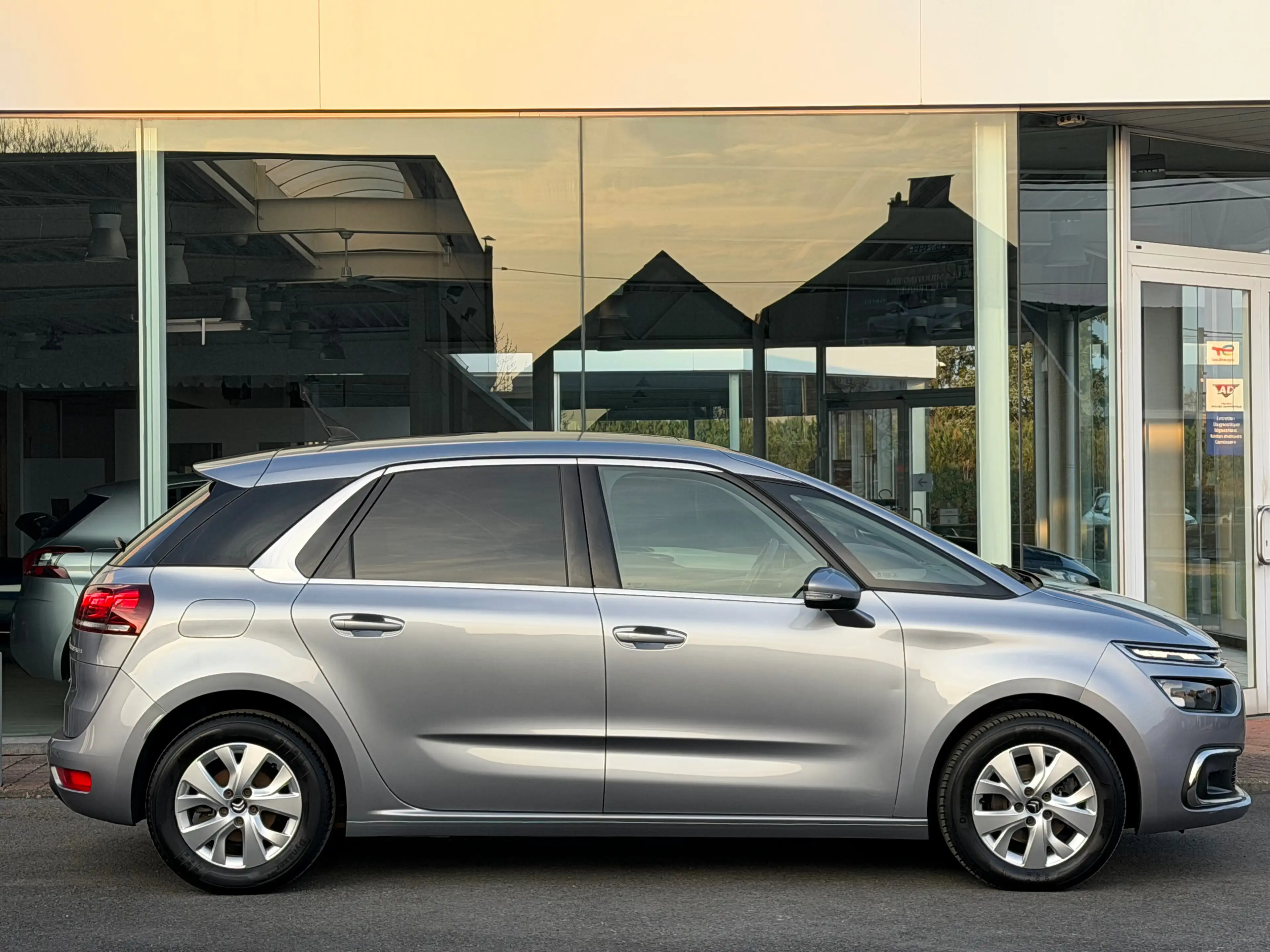 Citroen C4 SpaceTourer 1.2 Essence * Carnet Complet * Marchand/Export * — photo 7