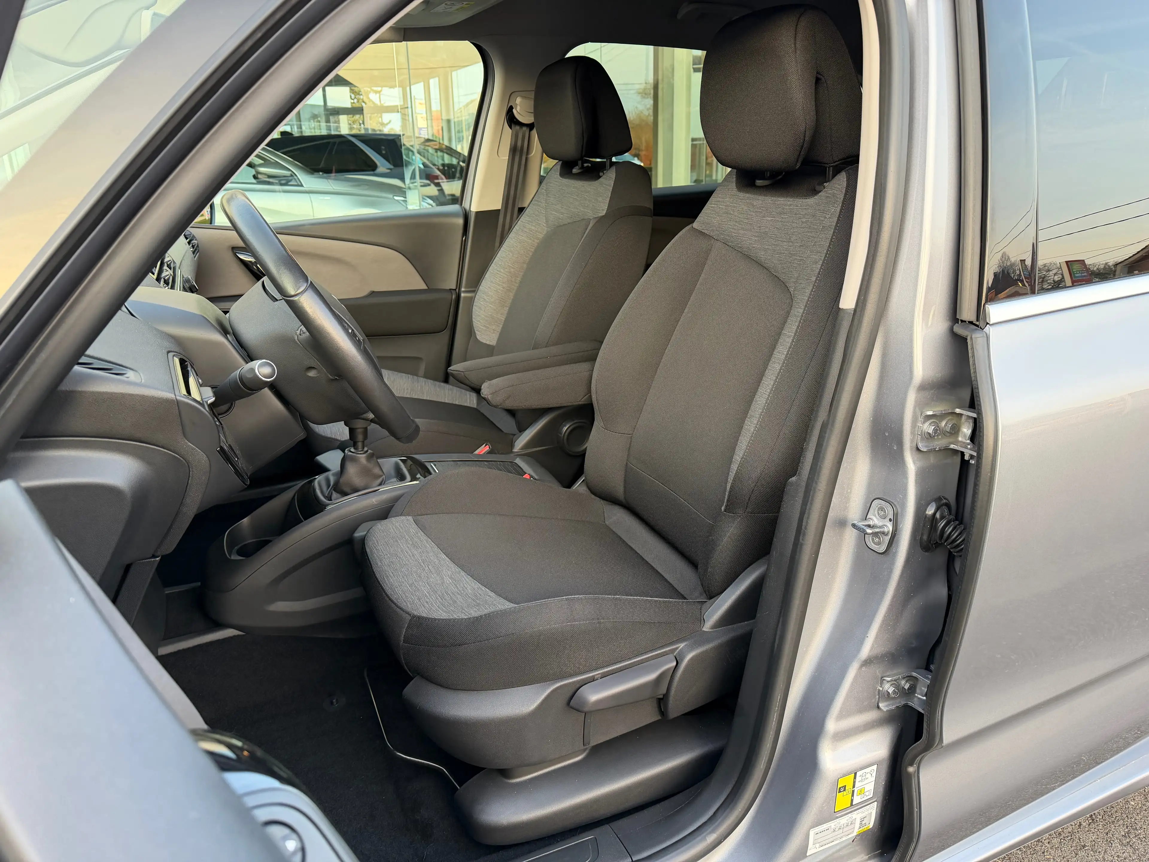Citroen C4 SpaceTourer 1.2 Essence * Carnet Complet * Marchand/Export * — photo 8