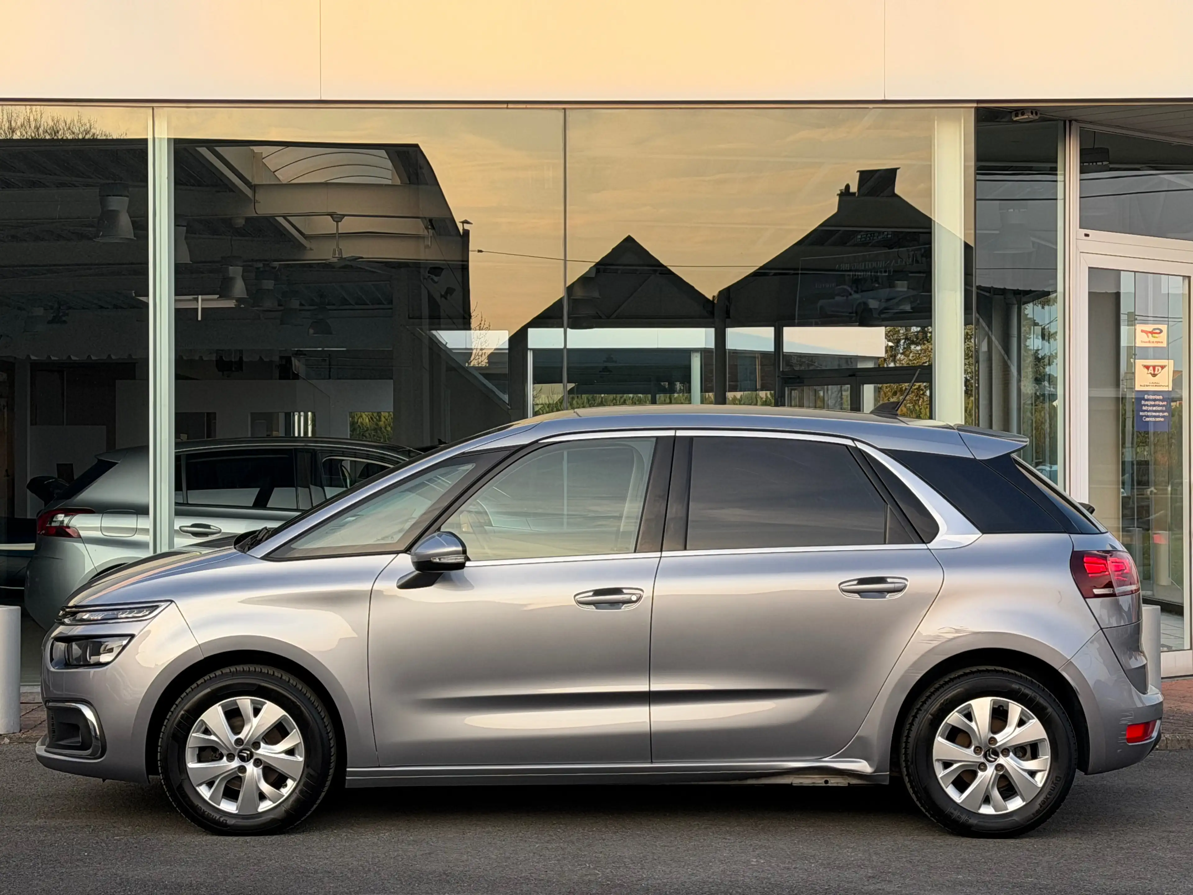 Citroen C4 SpaceTourer 1.2 Essence * Carnet Complet * Marchand/Export * — photo 5
