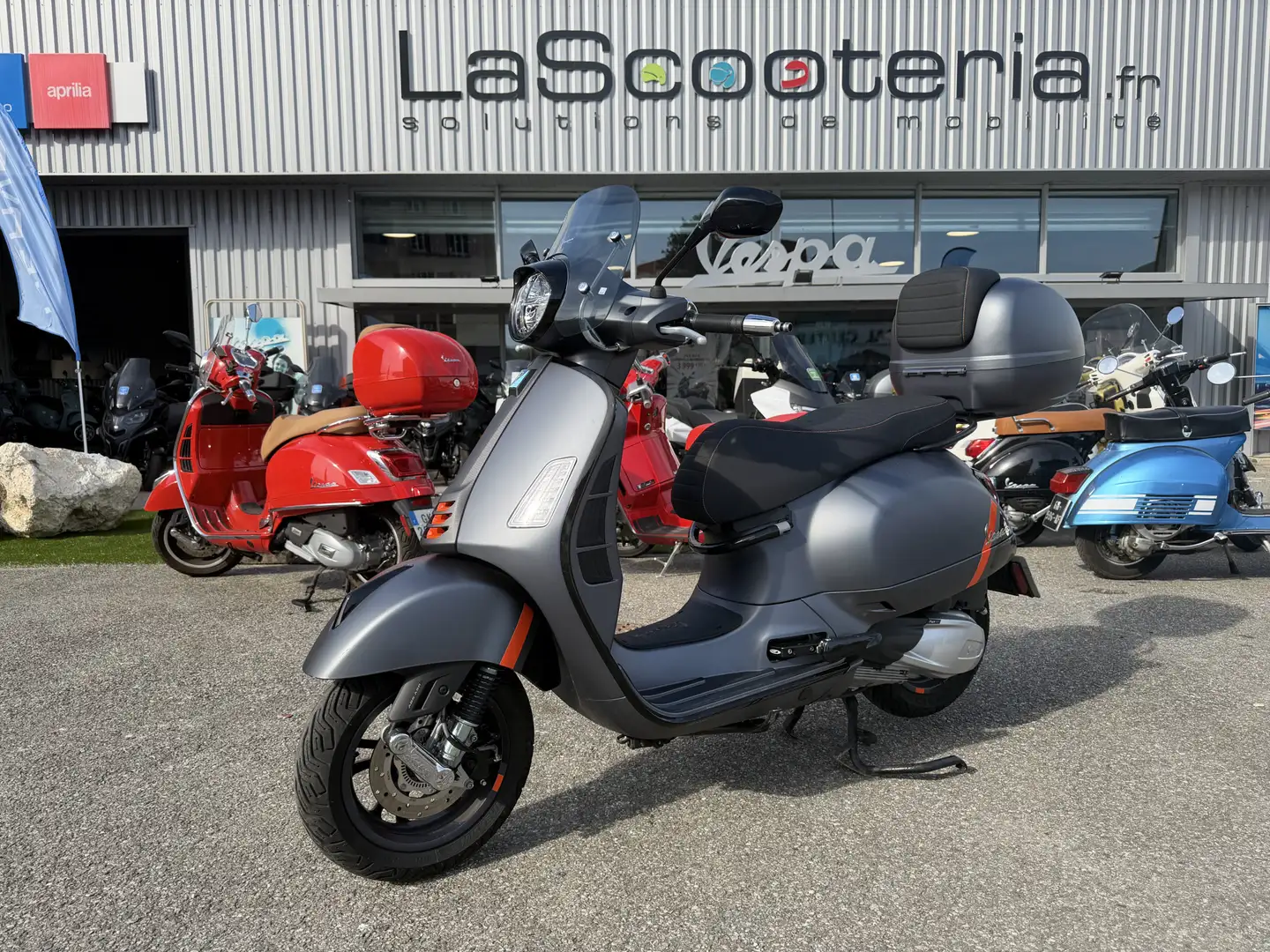 Vespa GTS Super Sport Gris - 1