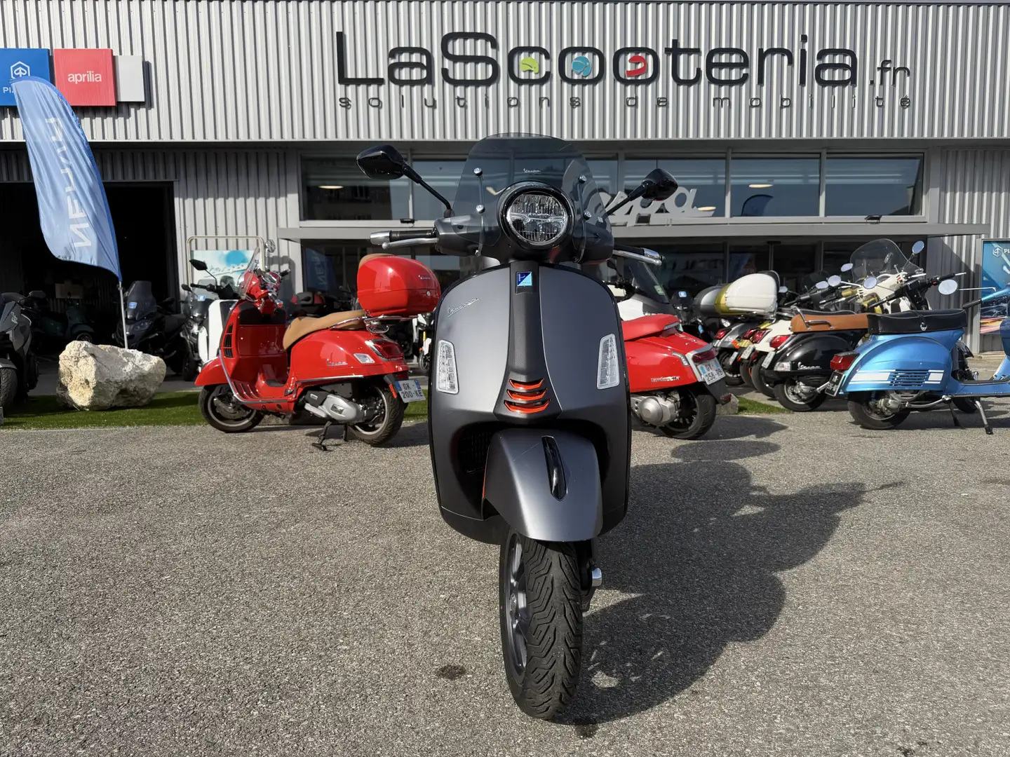 Vespa GTS Super Sport Gris - 2