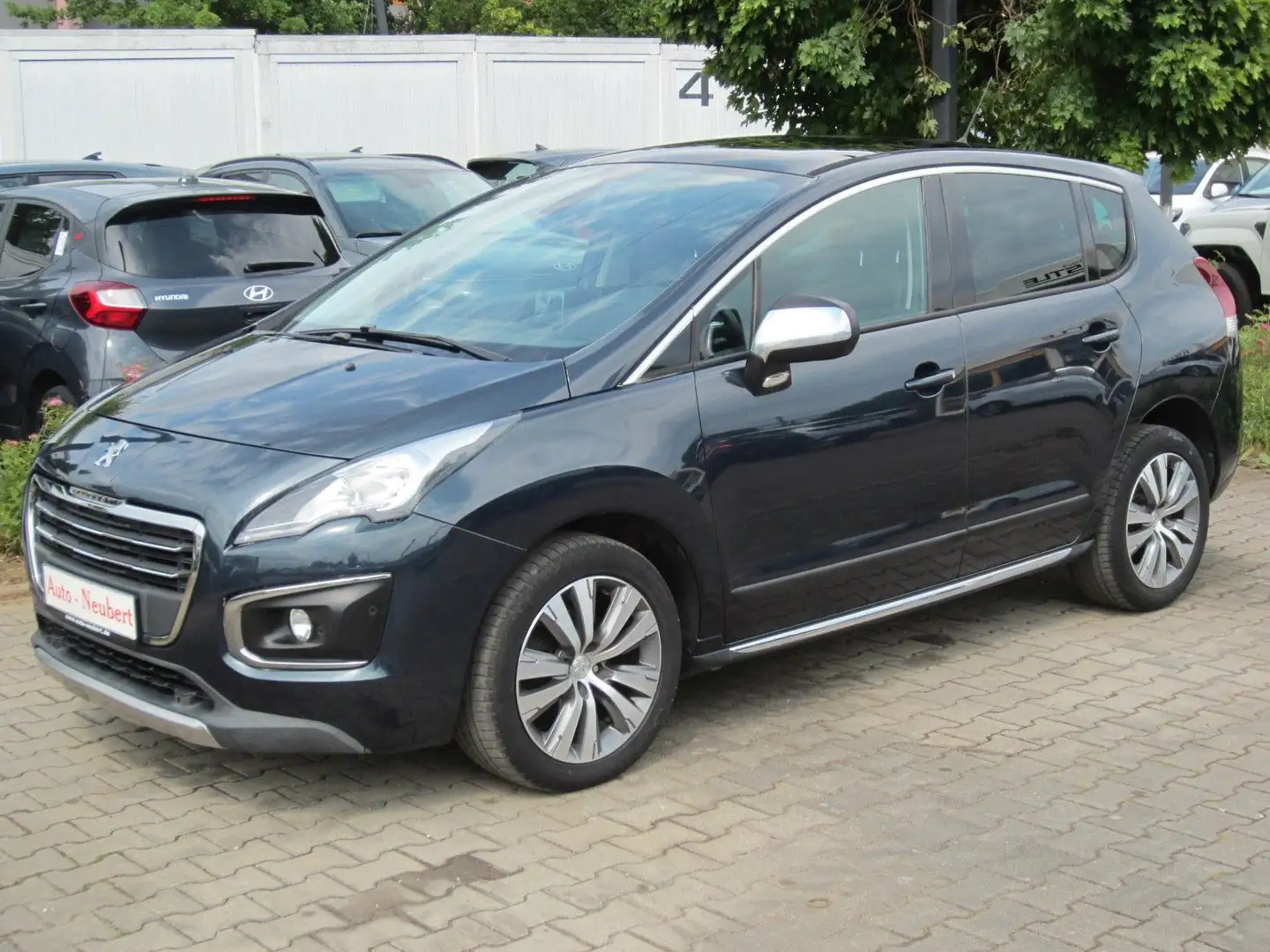 Peugeot 3008 Allure 1.6 e-HDI *1.Hand*Automatik*PANO*PDC Blue - 1