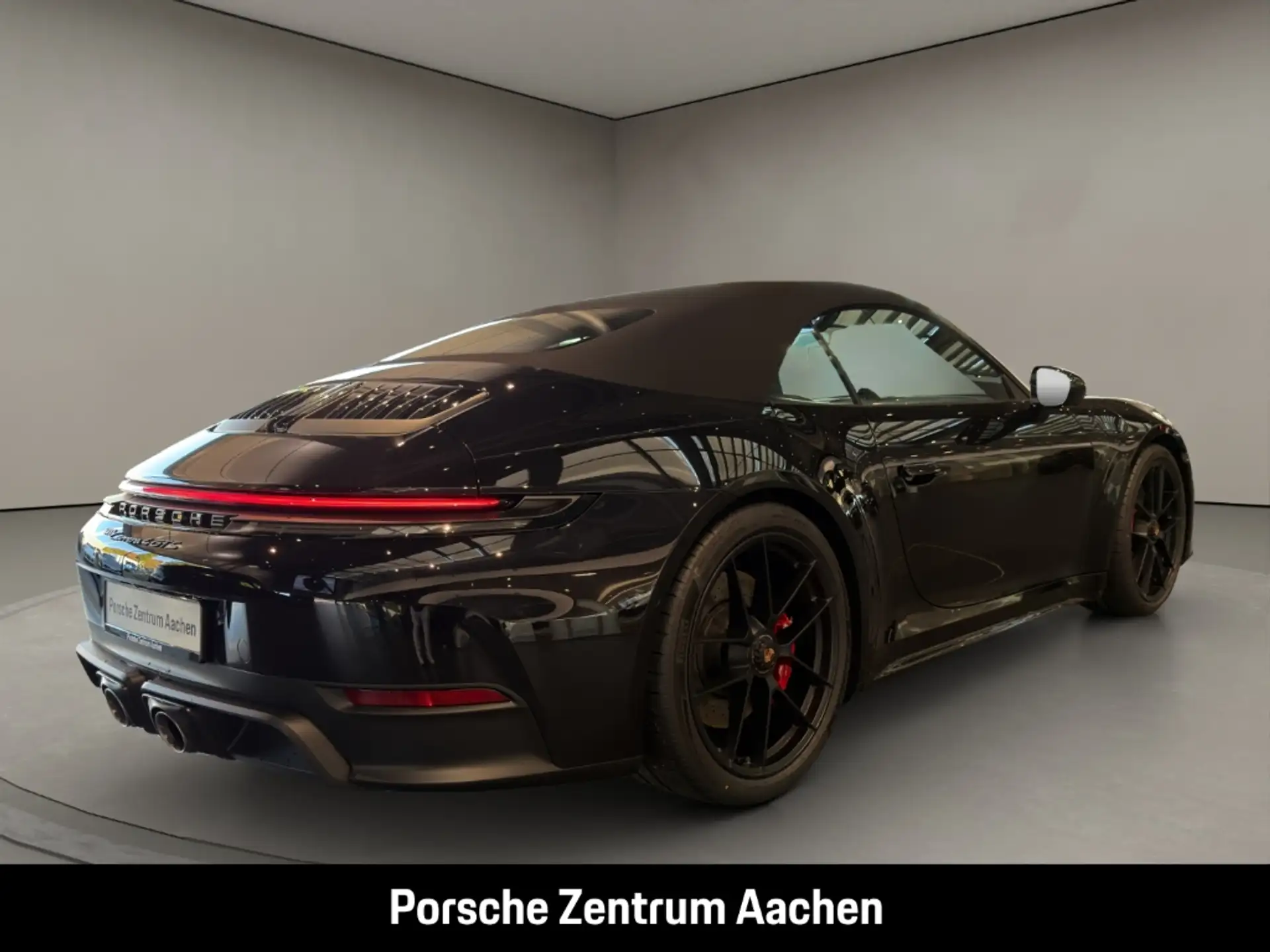 포르쉐 911 Carrera 4 GTS Cabriolet 2026 검정 사진 6