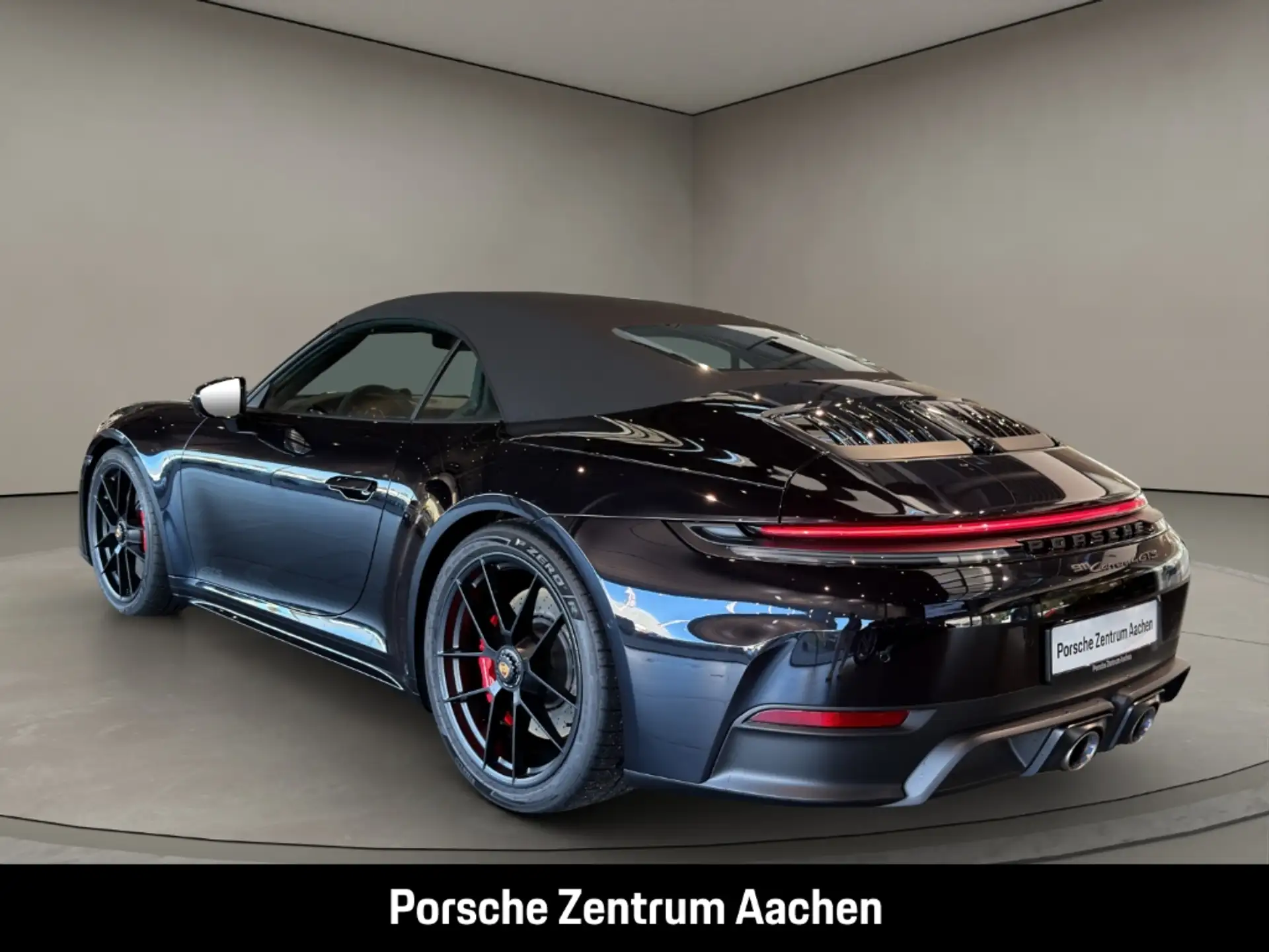 포르쉐 911 Carrera 4 GTS Cabriolet 2026 검정 사진 3
