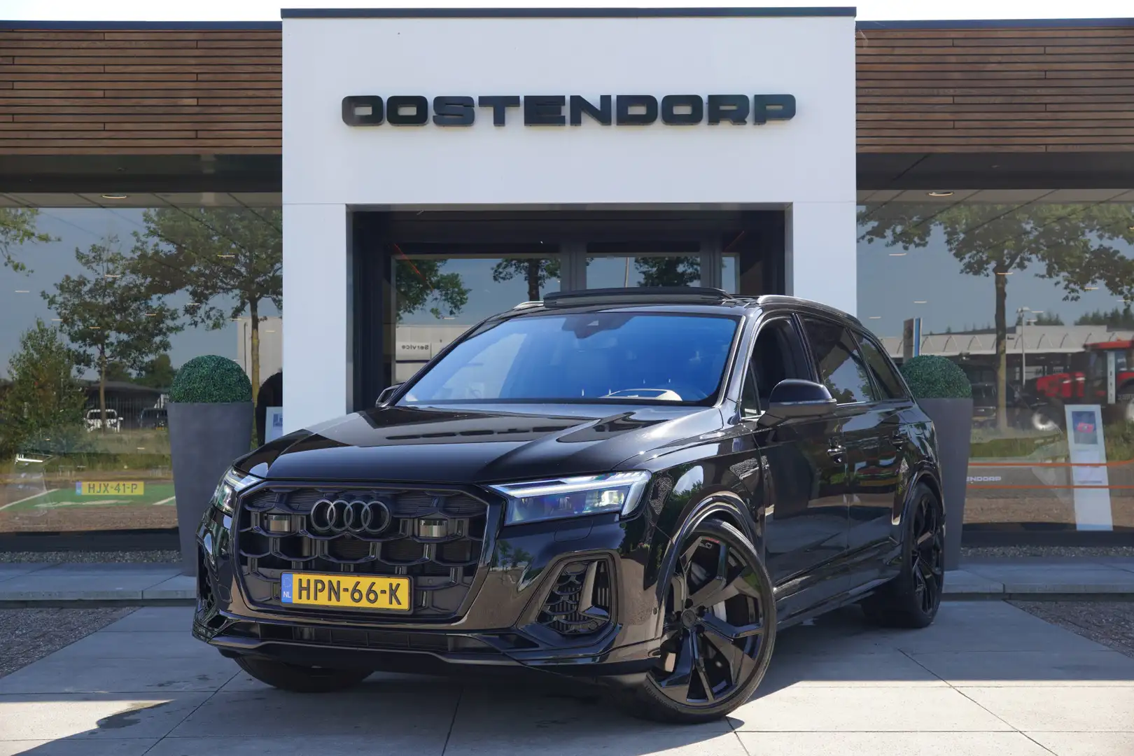 Audi Q7 55TFSIe/395pk Quattro S-Line Blackstyle|2024|Panor Negro - 2