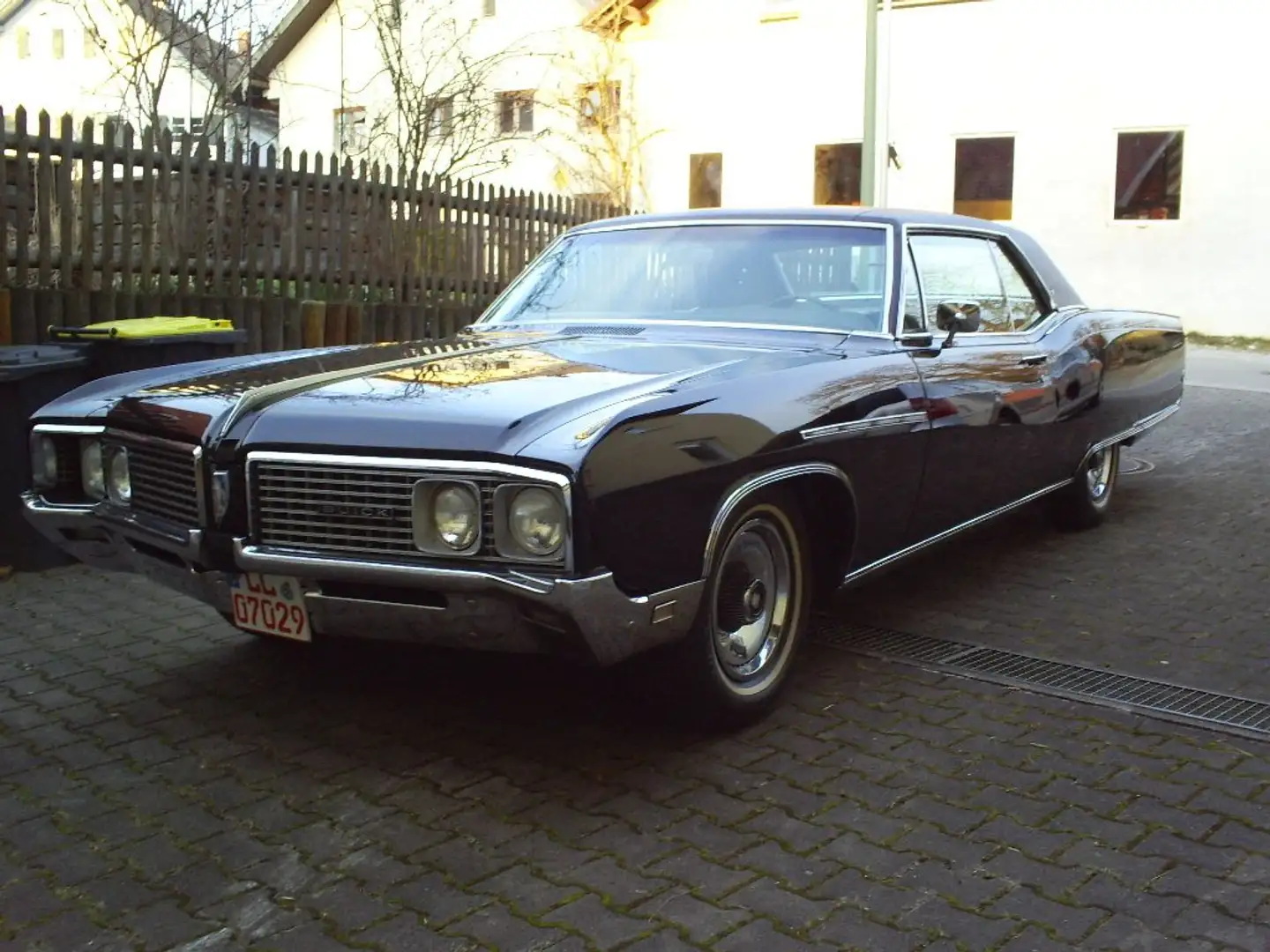 Buick Electra Coupe crna - 2