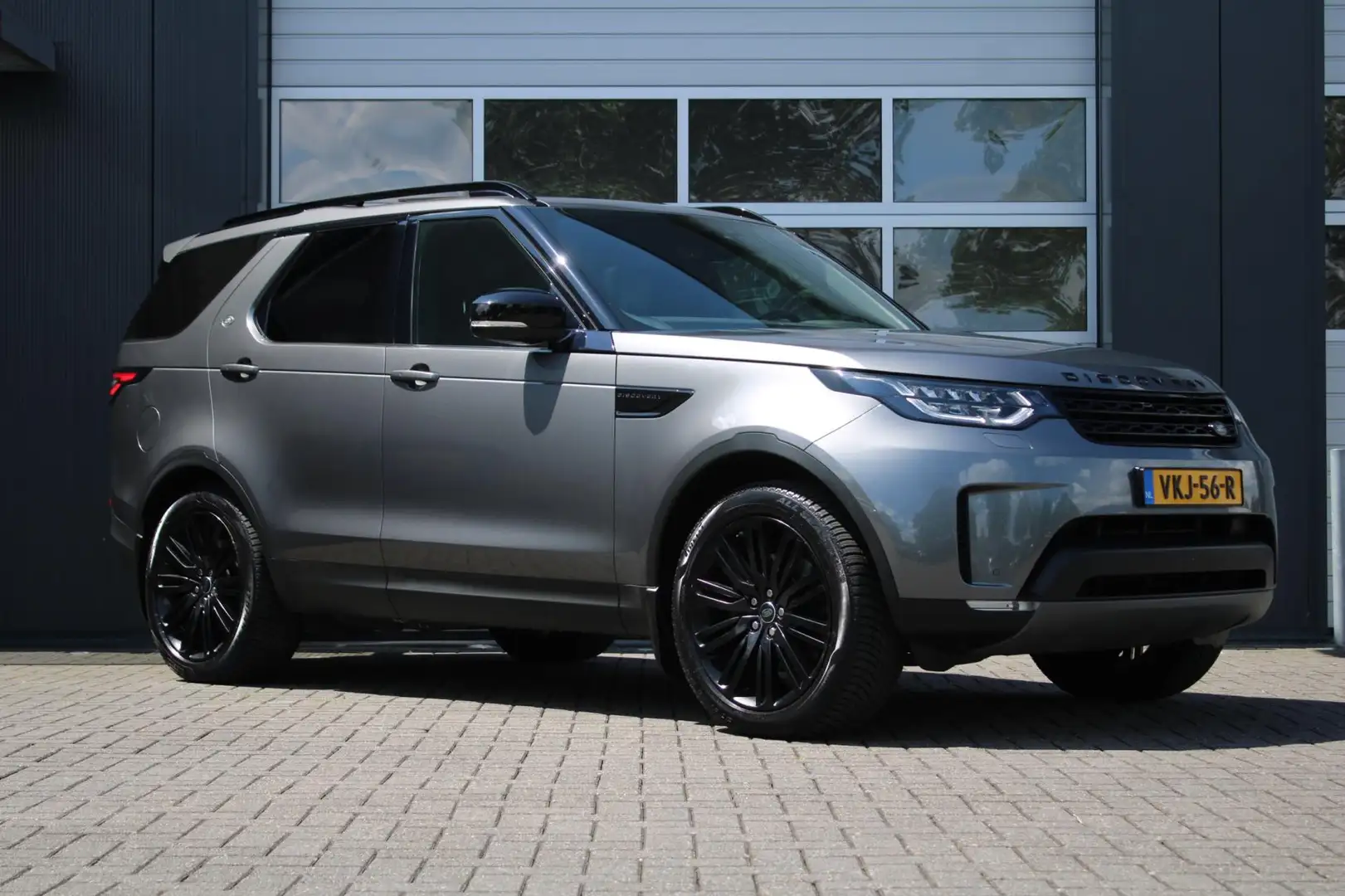 Land Rover Discovery 3.0 Td6 HSE Luxury 258pk Clima/Cruise/Leder/Camera Grijs - 1