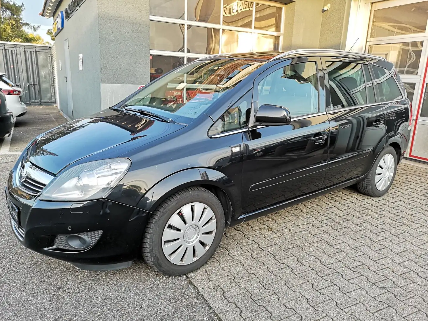Opel Zafira B 1.7 CDTI Family Plus Navi Touch 7 Sitze Czarny - 1