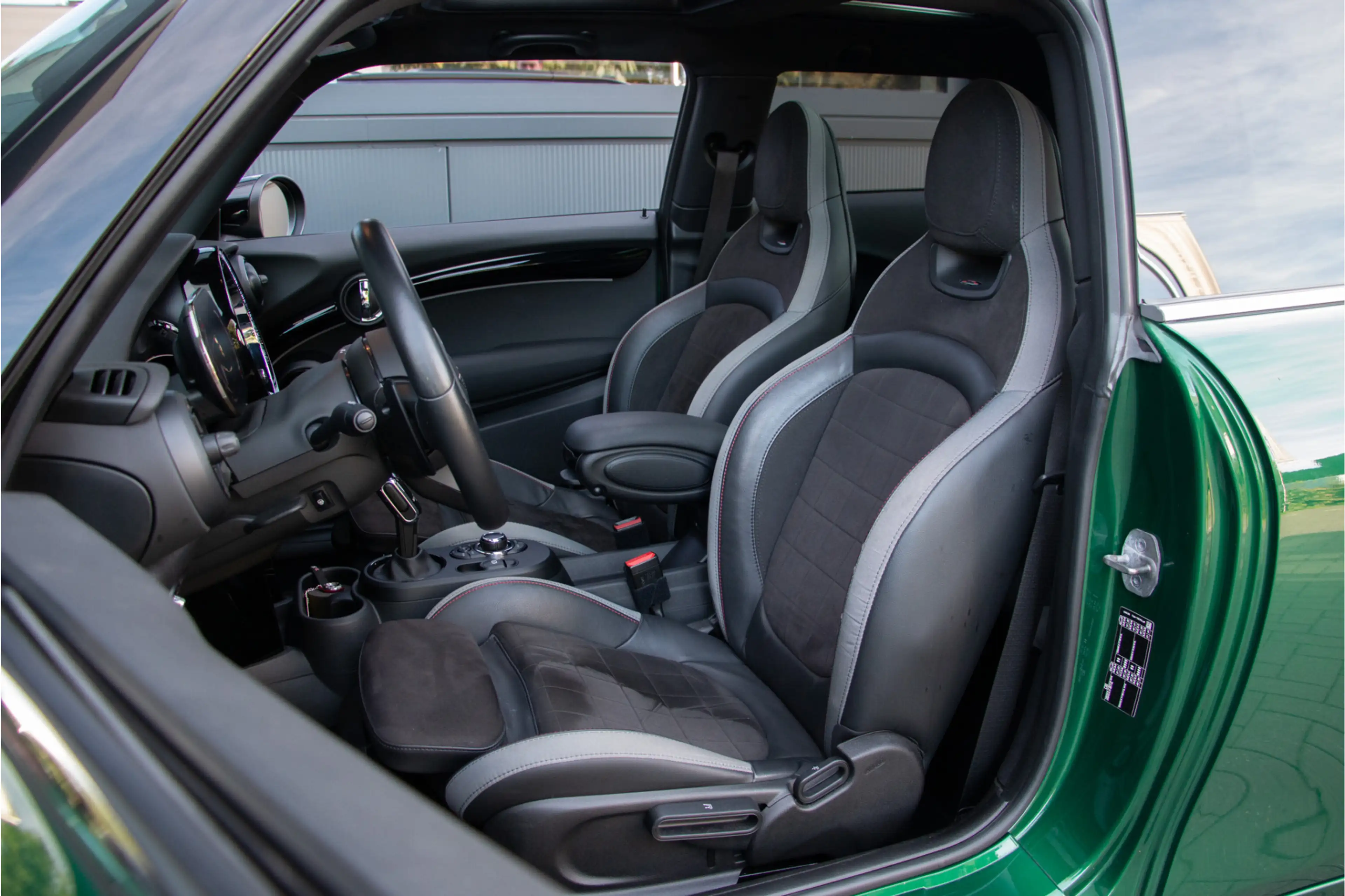 MINI John Cooper Works 3-Deurs 2.0 231PK | Pro Exhaust | Pano | ACC | HUD — photo 6