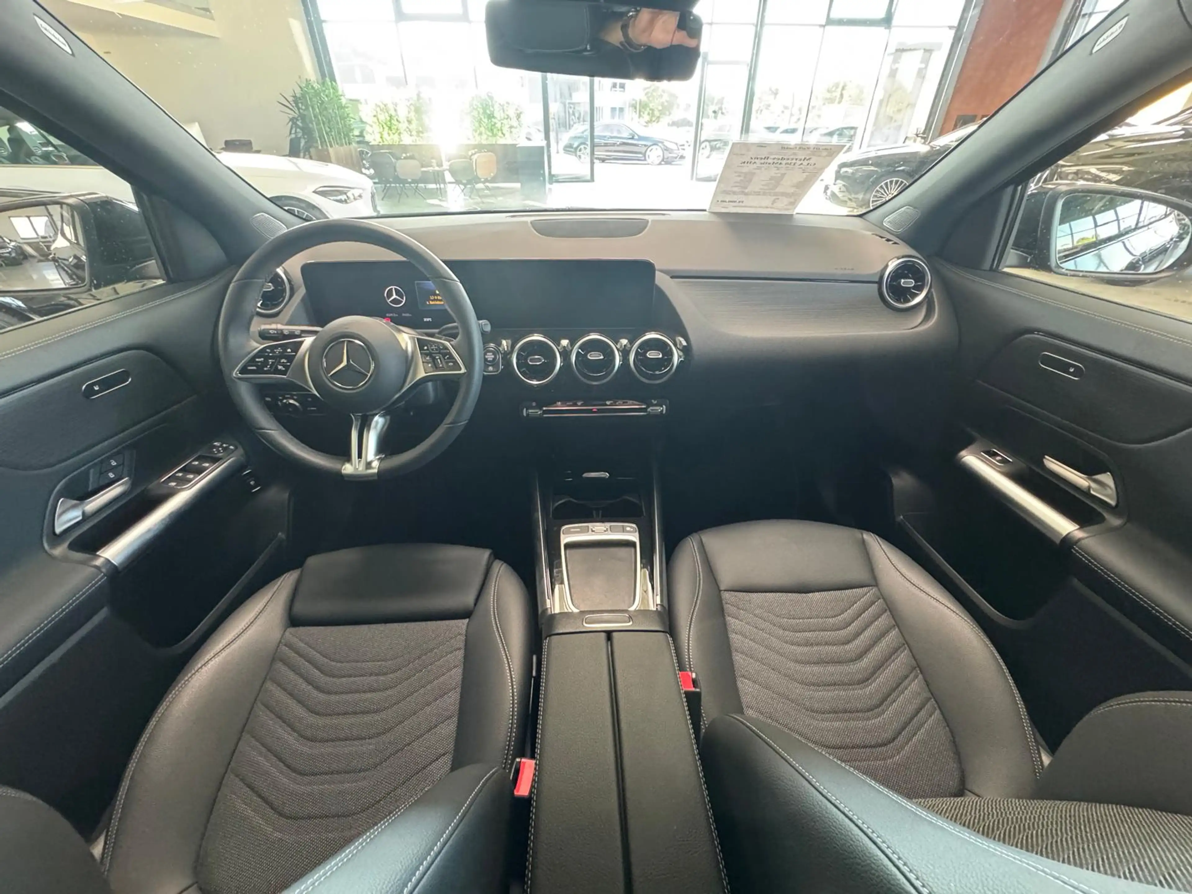 Mercedes-Benz GLA 220 4Matic AHK Pano Distronik — photo 10