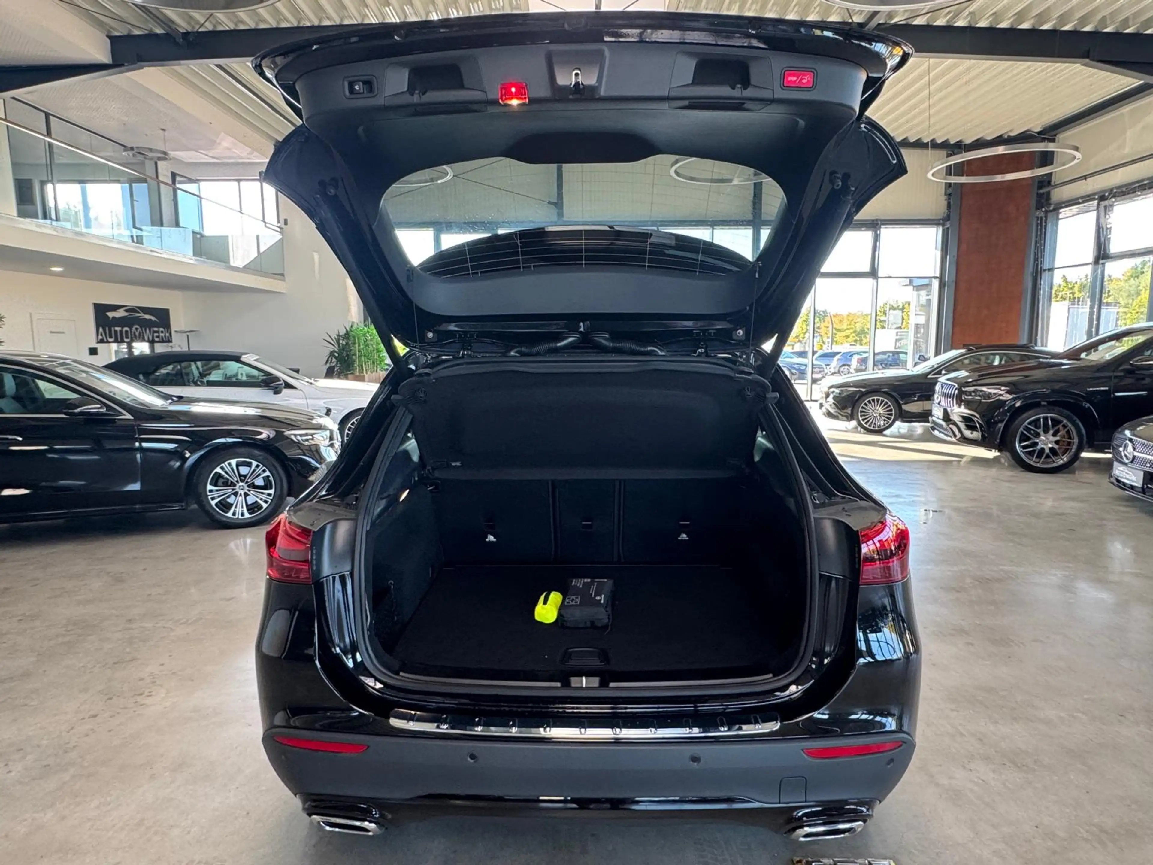 Mercedes-Benz GLA 220 4Matic AHK Pano Distronik — photo 5