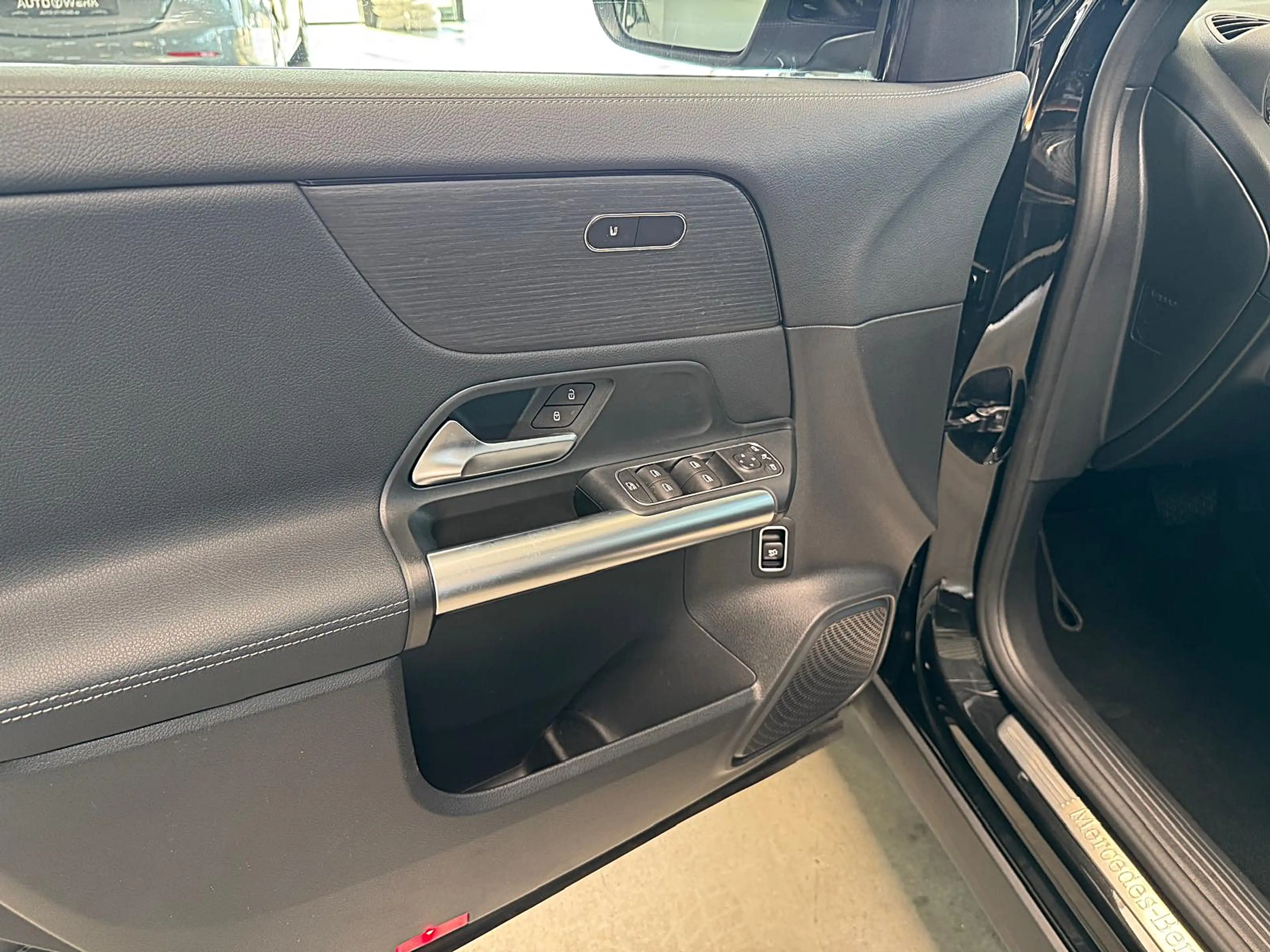 Mercedes-Benz GLA 220 4Matic AHK Pano Distronik — photo 13