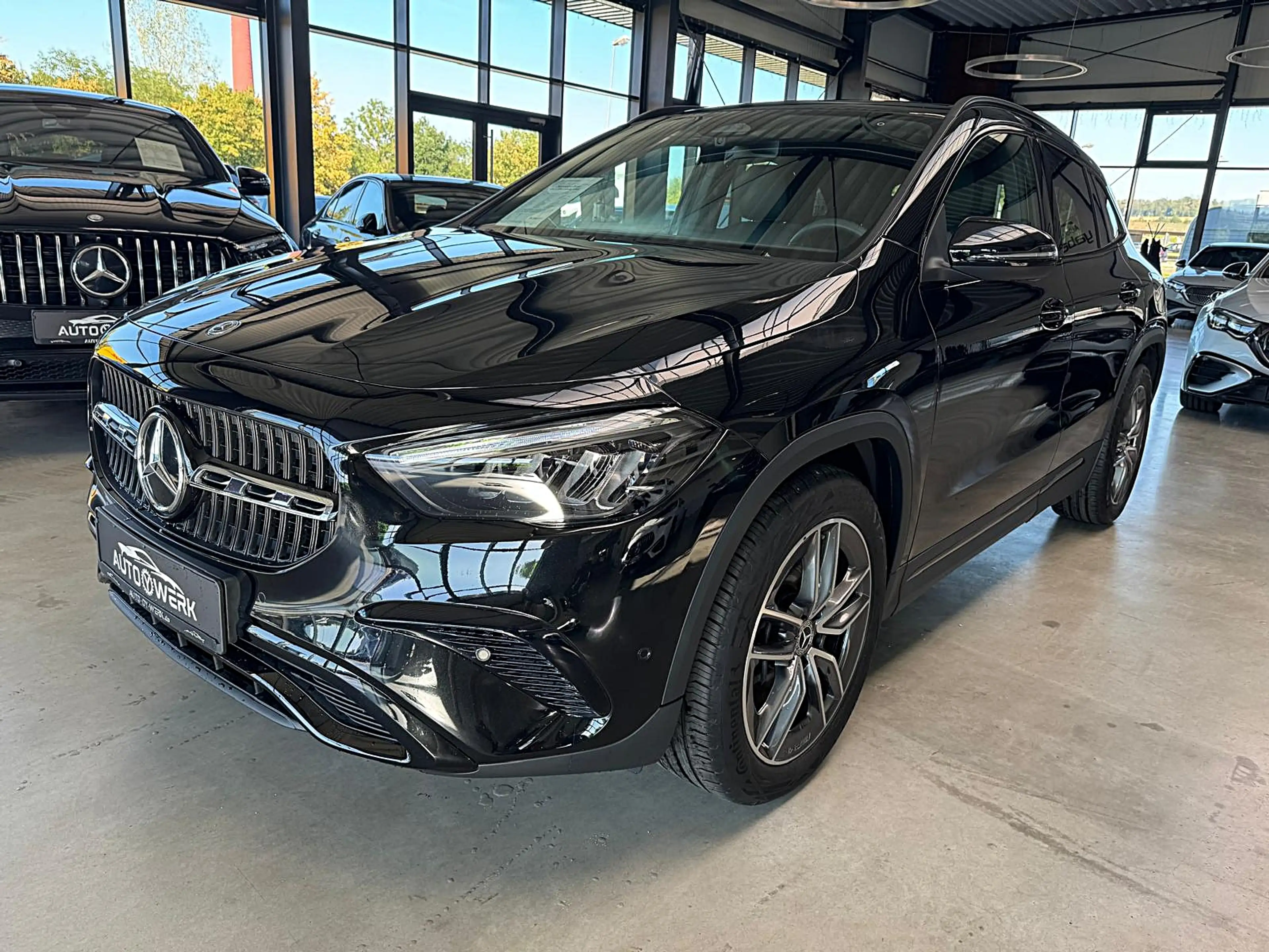 Mercedes-Benz GLA 220 4Matic AHK Pano Distronik