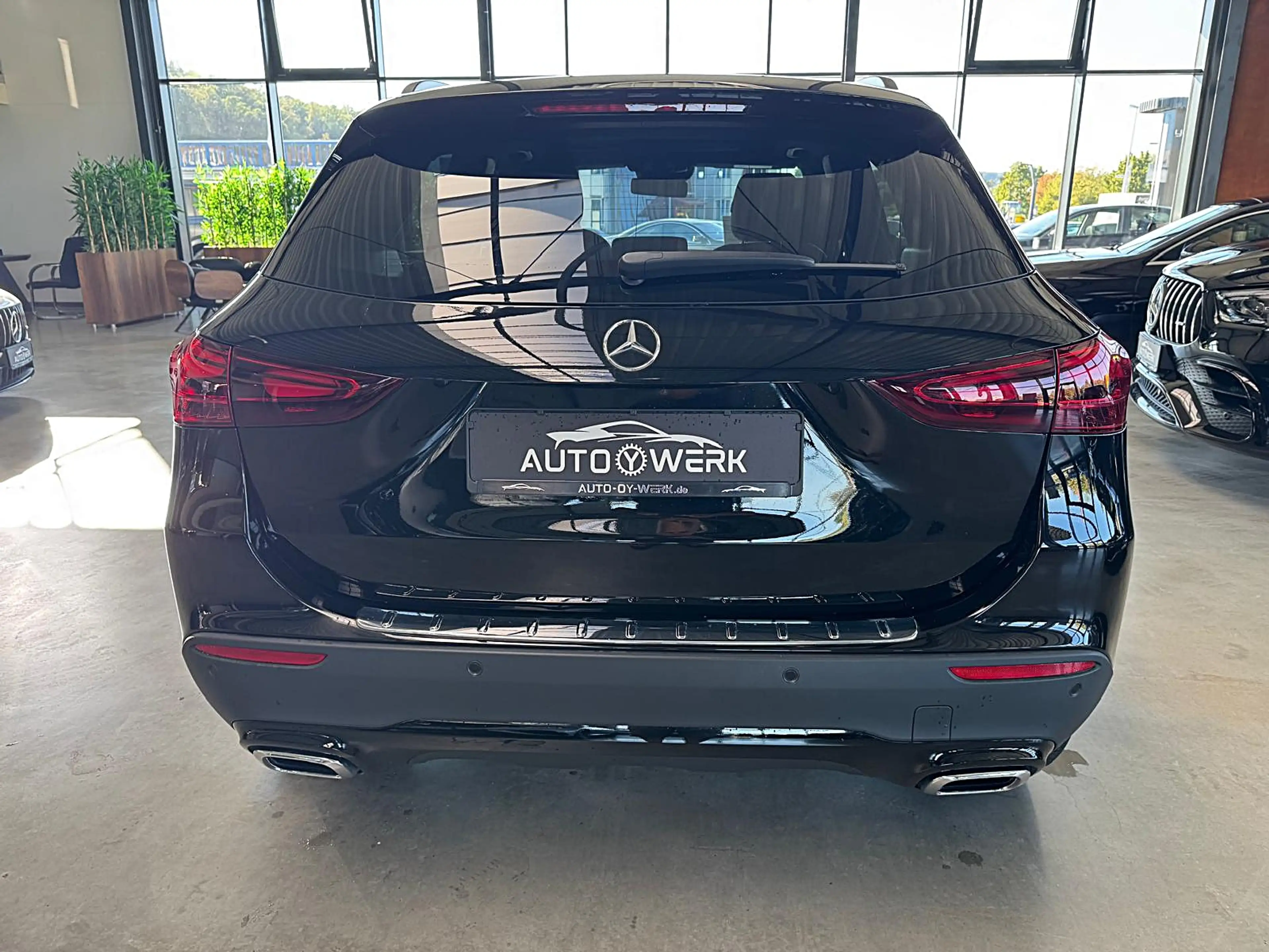 Mercedes-Benz GLA 220 4Matic AHK Pano Distronik — photo 4