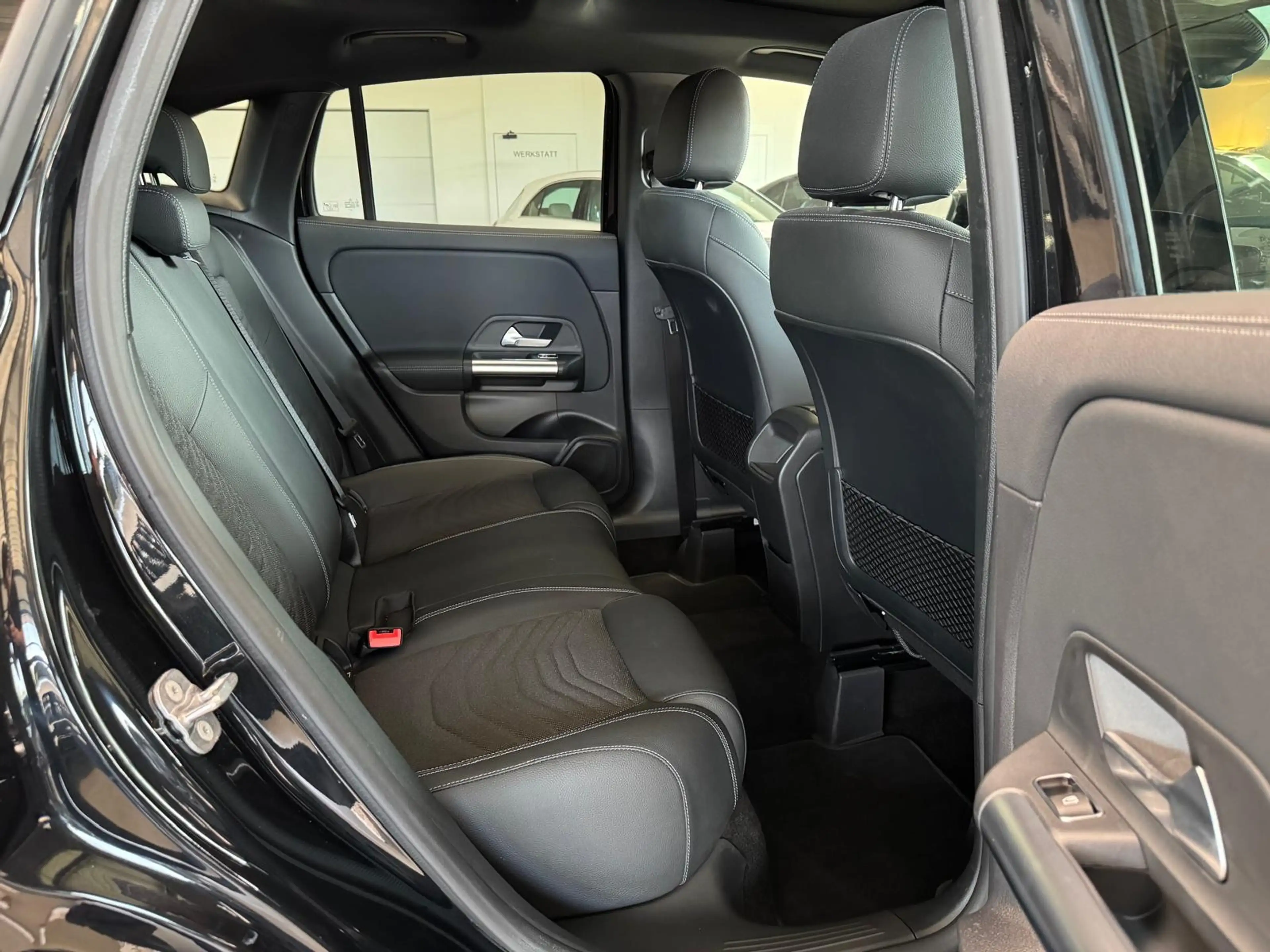 Mercedes-Benz GLA 220 4Matic AHK Pano Distronik — photo 14