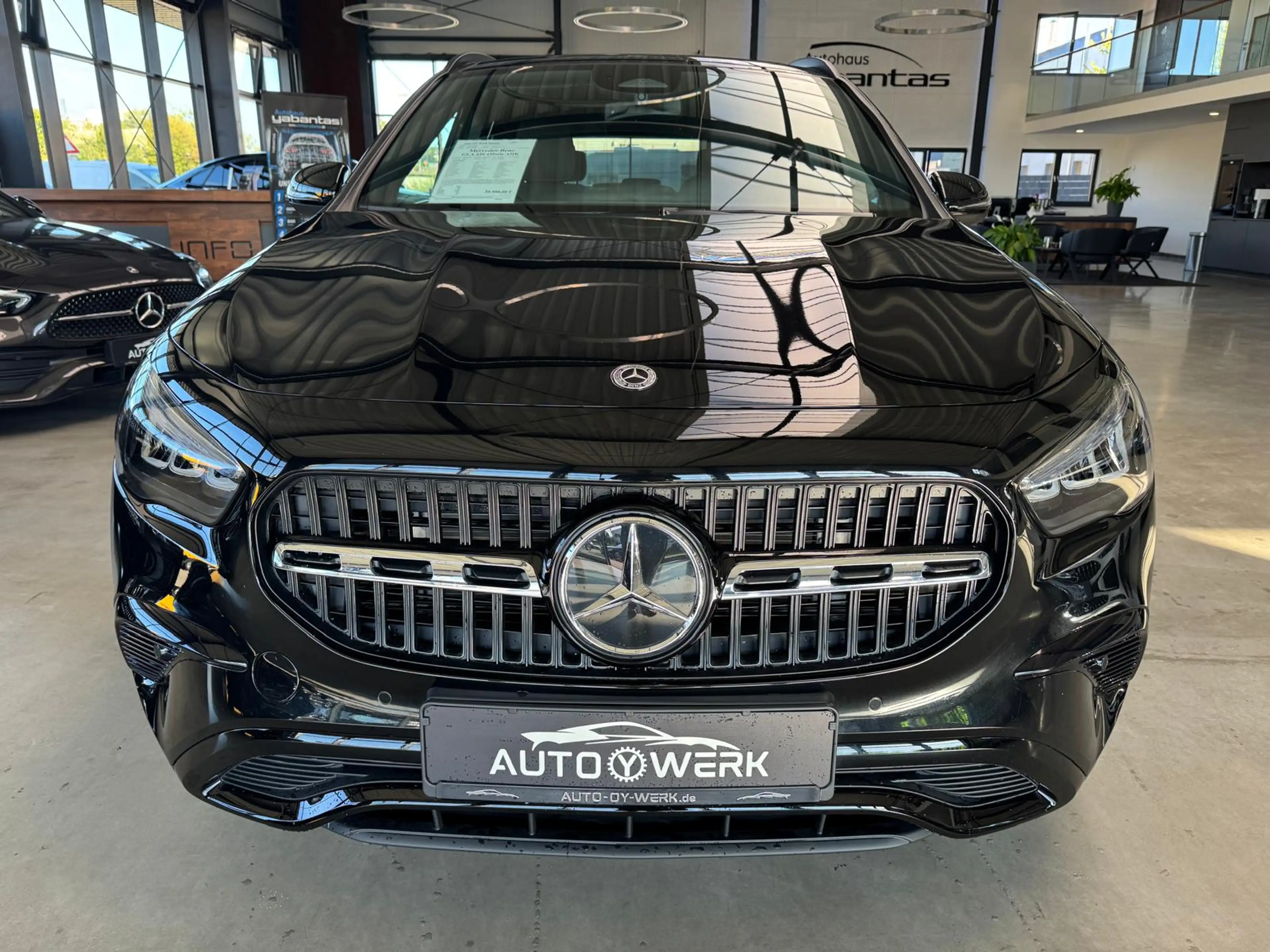 Mercedes-Benz GLA 220 4Matic AHK Pano Distronik — photo 2