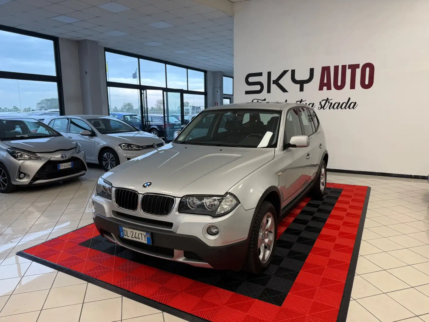 BMW X3 2.0d cat Attiva Plateado - 2