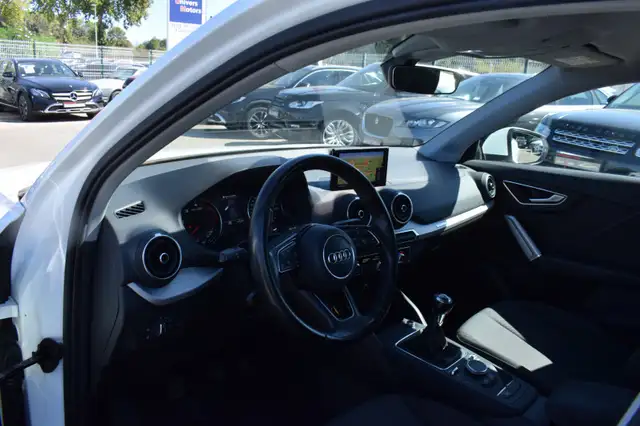 Audi Q2 view 14