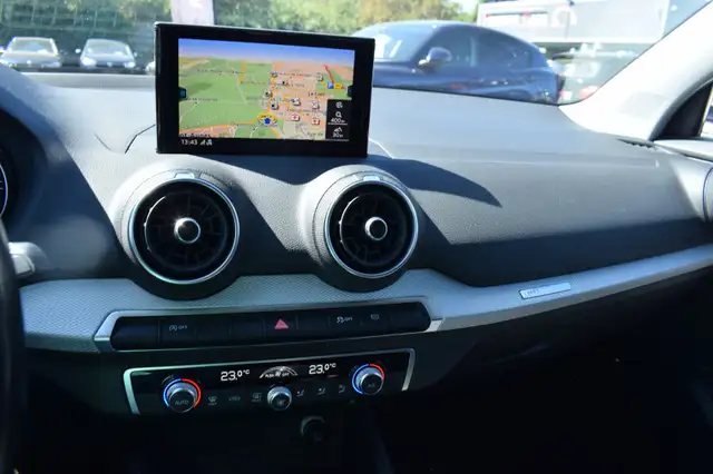 Audi Q2 view 12