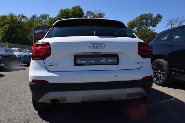 Audi Q2 view 8