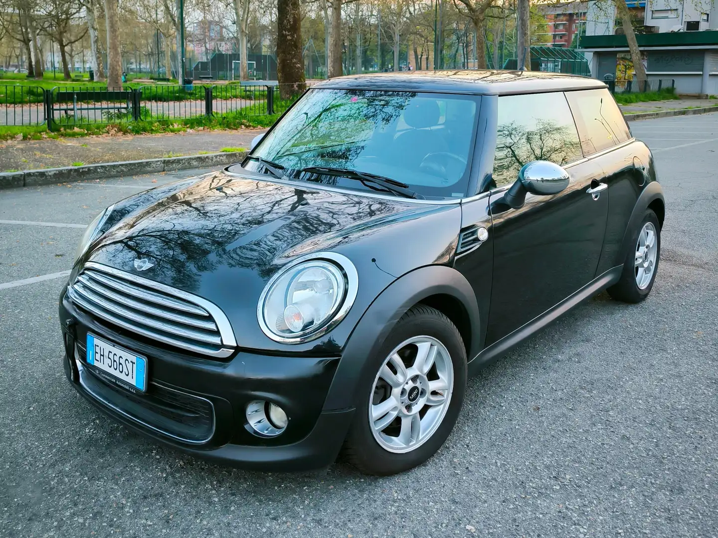 MINI One Mini III R56  Hatchback 1.6 FL crna - 1