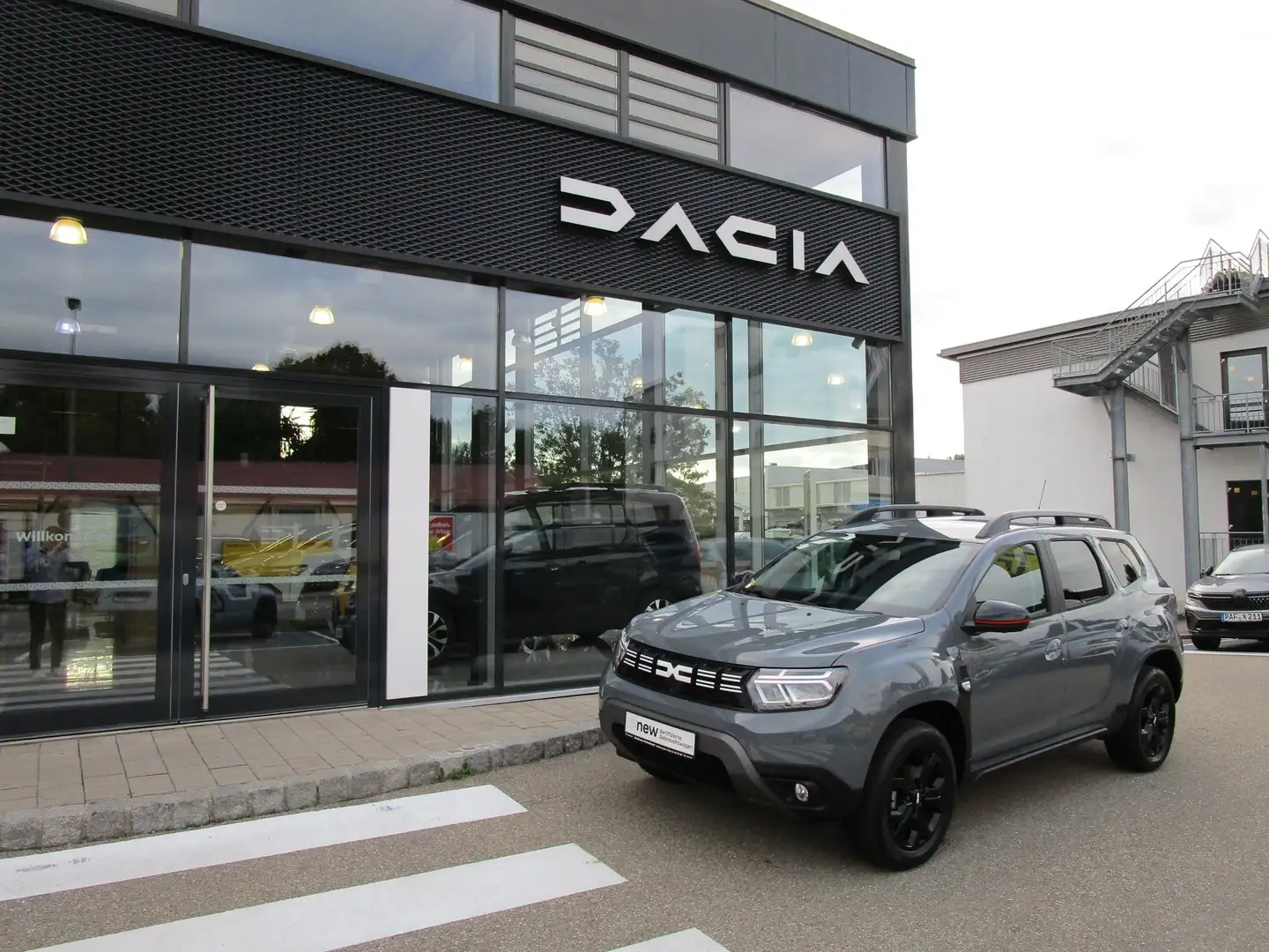 Dacia Duster Extreme TCe 150 EDC AHK  SITZHEIZUNG  KAMERA Grau - 1