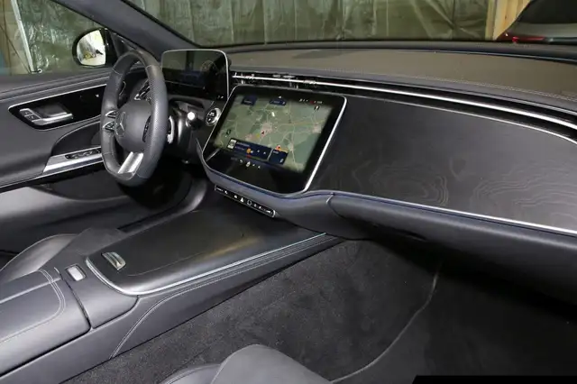 Mercedes-Benz E-Class view 7