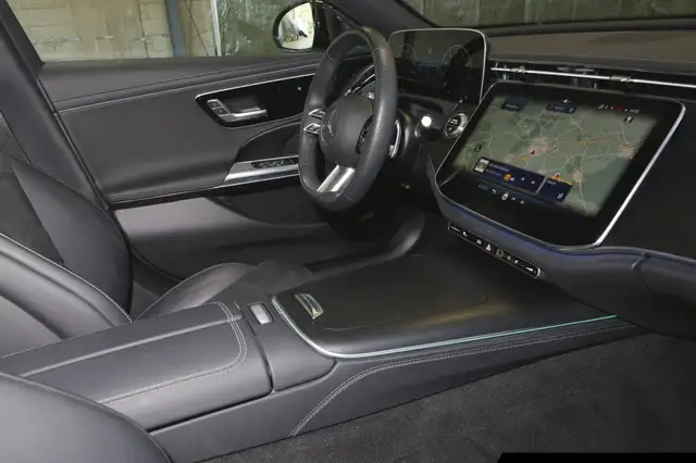 Mercedes-Benz E-Class view 8