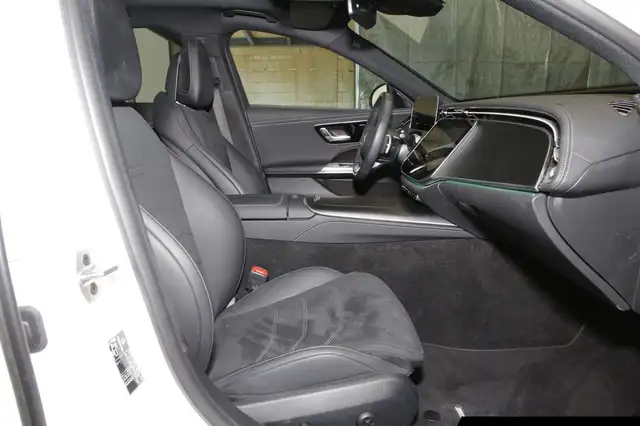 Mercedes-Benz E-Class view 6