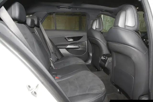 Mercedes-Benz E-Class view 9