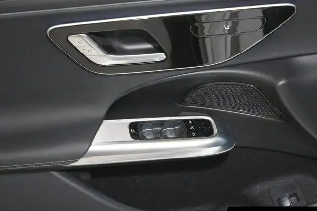 Mercedes-Benz E-Class view 14