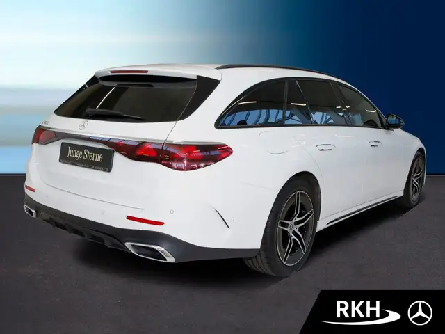 Mercedes-Benz E-Class view 3
