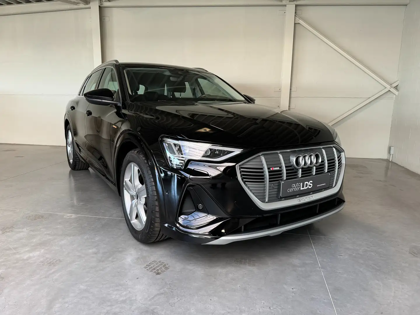 Audi e-tron e-tron 50 quattro S line - Leder - 20" velg - Zwart - 1
