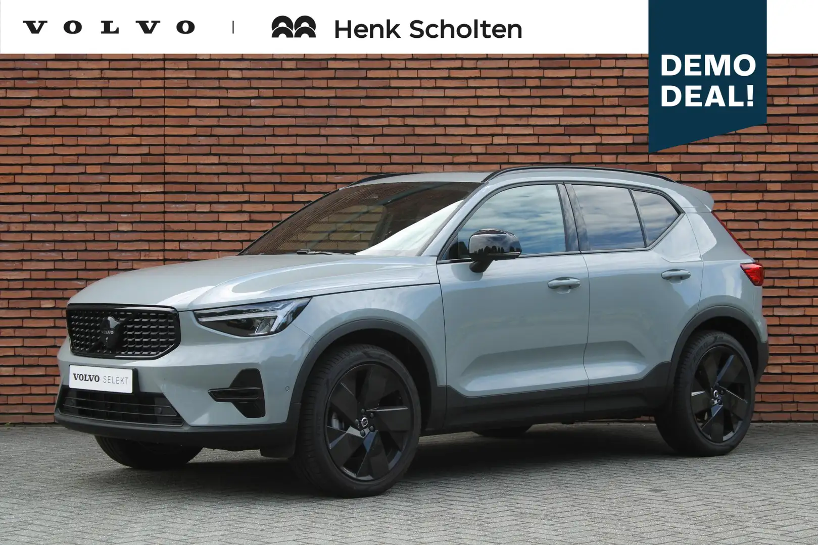 Volvo XC40 B4 Plus Black Edition | Panoramadak | 20 inch lich Gris - 1